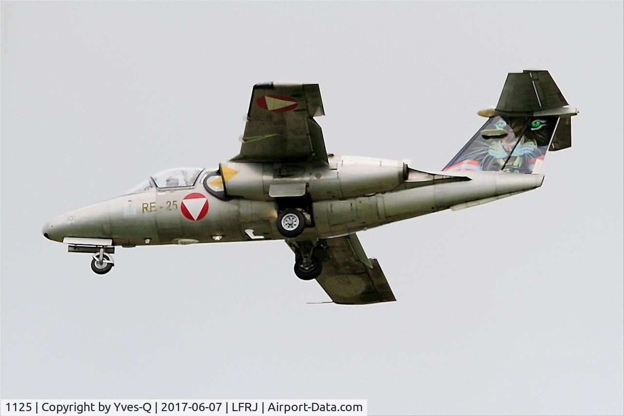 1125, Saab 105OE C/N 105425, Saab 105OE, Short approach rwy 26, Landivisiau Naval Air Base (LFRJ) Tiger Meet 2017