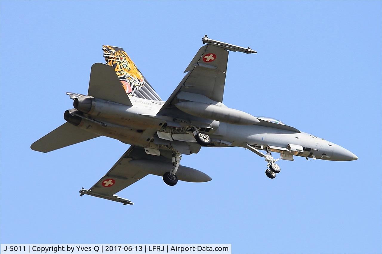 J-5011, McDonnell Douglas F/A-18C Hornet C/N 1351, McDonnell Douglas FA-18C Hornet, On final rwy 08, Landivisiau Naval Air Base (LFRJ) Tiger Meet 2017