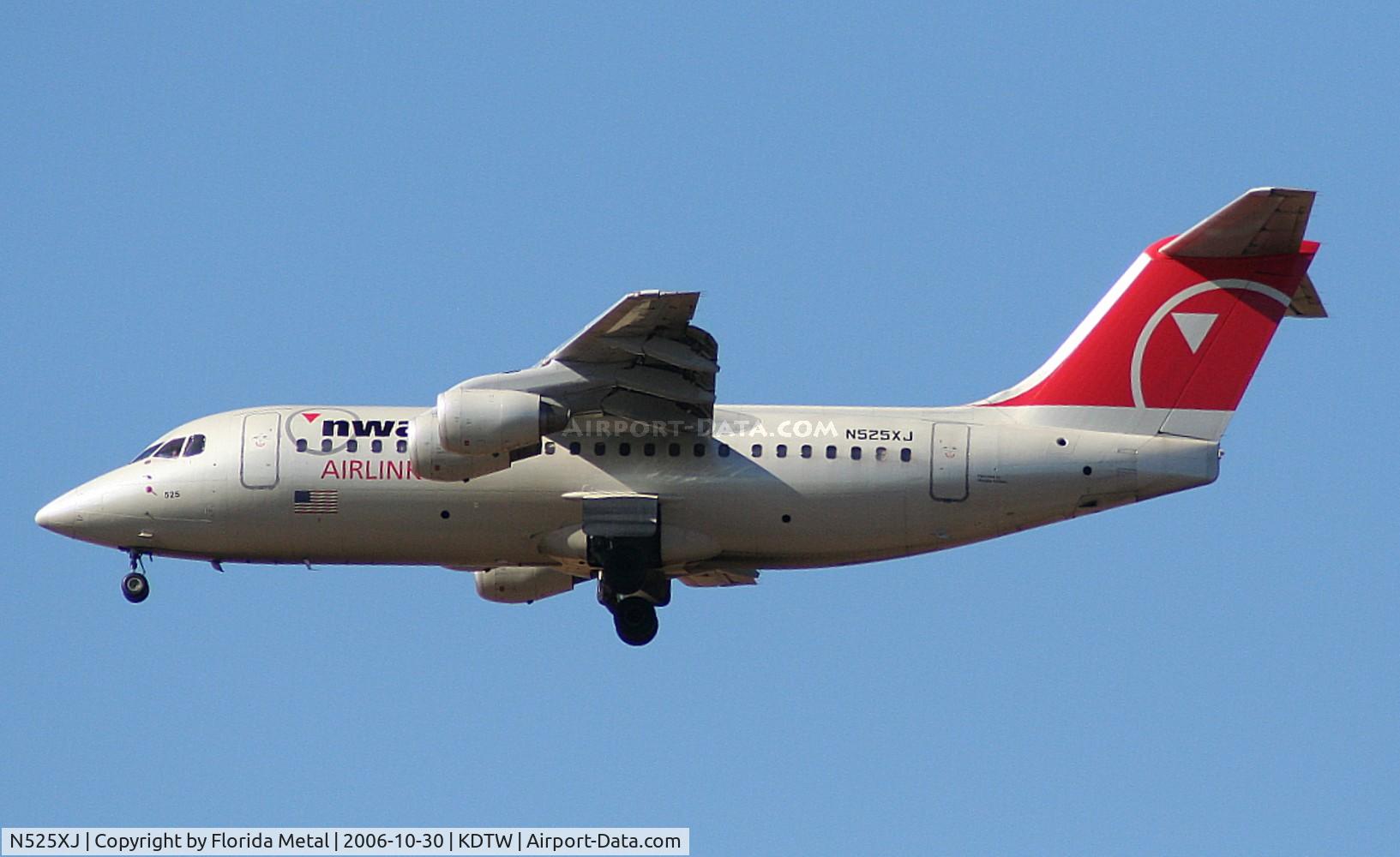 N525XJ, 1999 British Aerospace Avro 146-RJ85A C/N E2350, DTW 2006