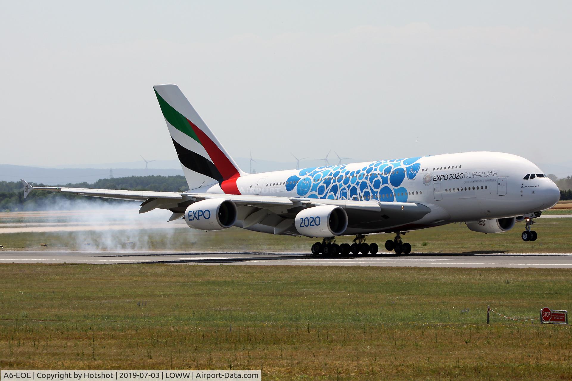 A6-EOE, 2014 Airbus A380-861 C/N 169, Smokey touchdown