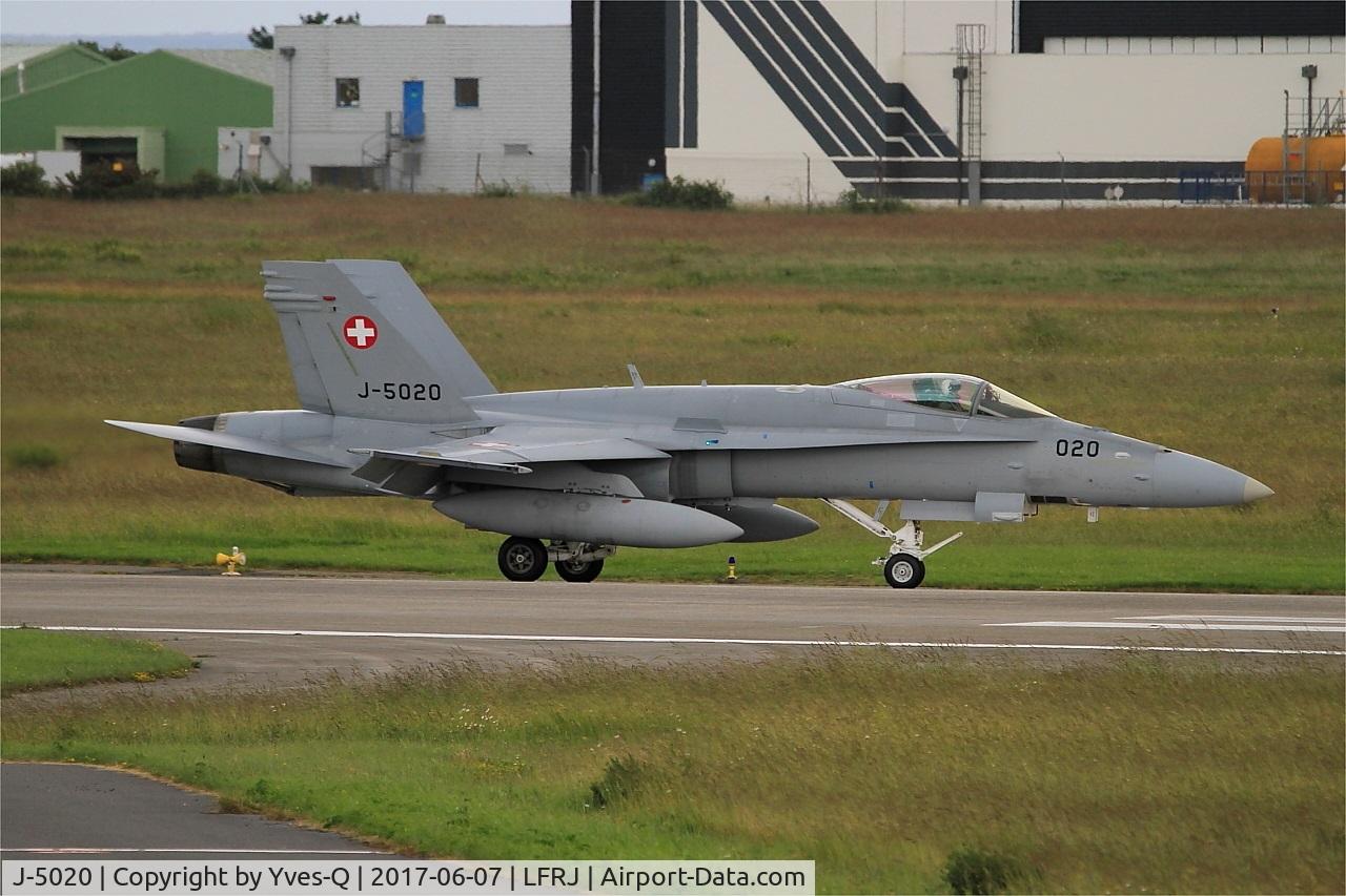J-5020, McDonnell Douglas F/A-18C Hornet C/N 1369/SFC020, McDonnell Douglas FA-18C Hornet, Taxiing to flight line, Landivisiau Naval Air Base (LFRJ) Tiger Meet 2017