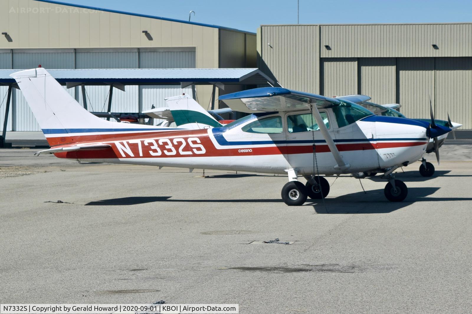 N7332S, 1976 Cessna 182P Skylane C/N 18265123, Parked on south GA ramp.