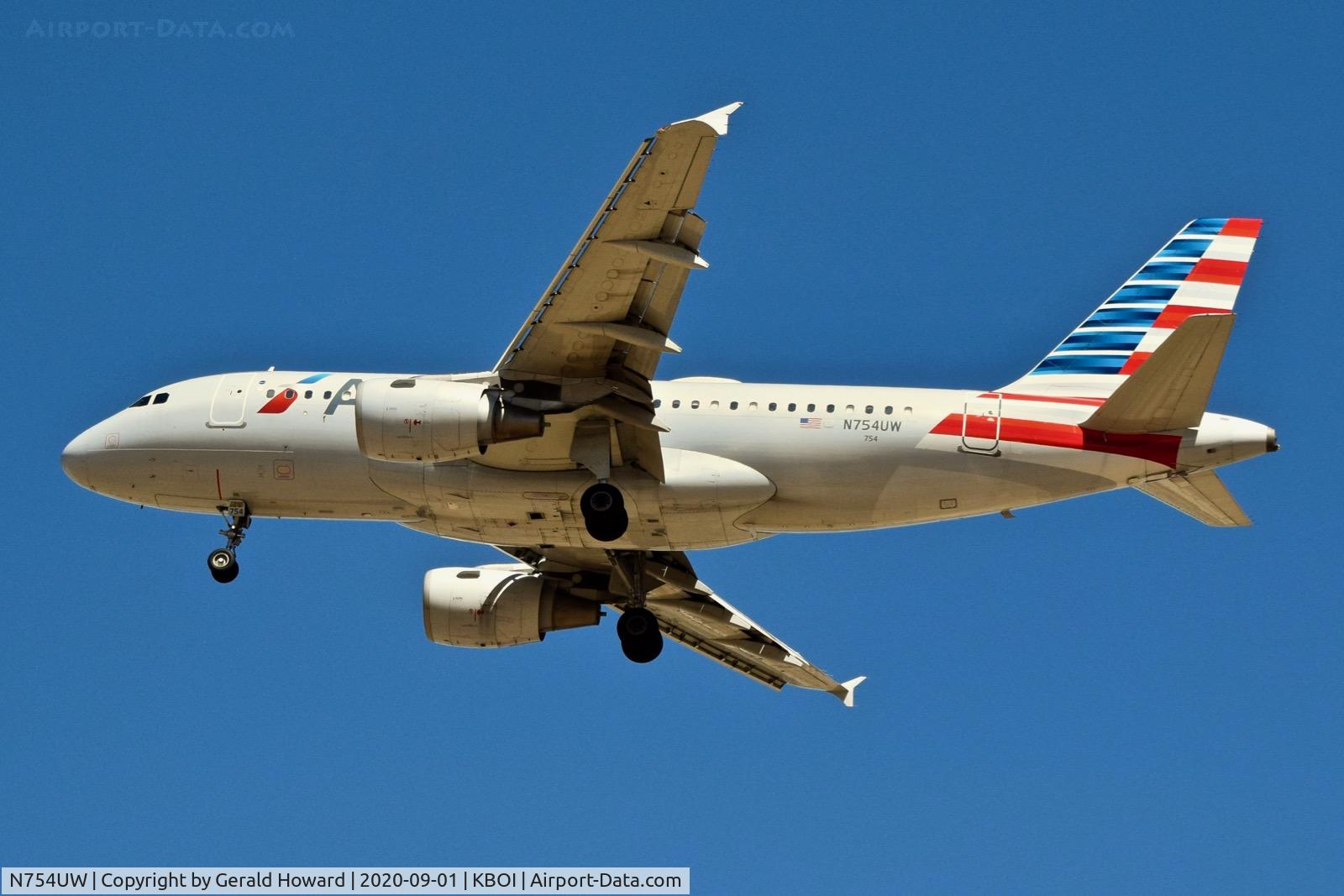 N754UW, 2000 Airbus A319-112 C/N 1328, Landing 28R.