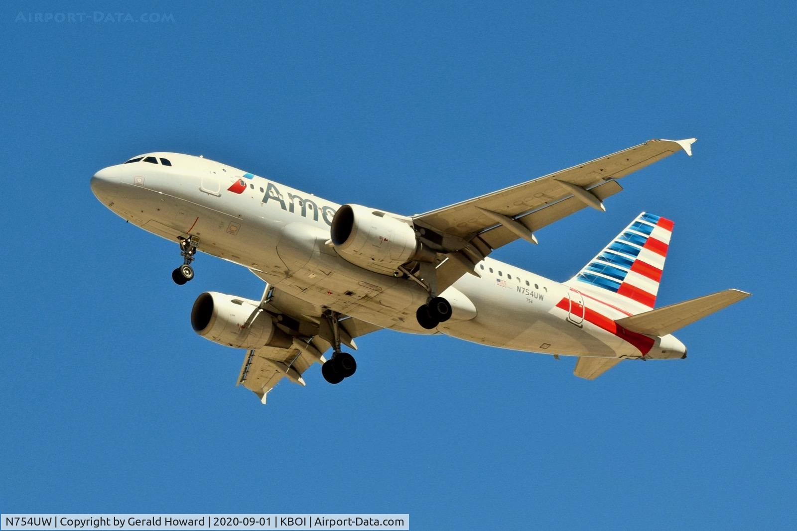 N754UW, 2000 Airbus A319-112 C/N 1328, Landing 28R.