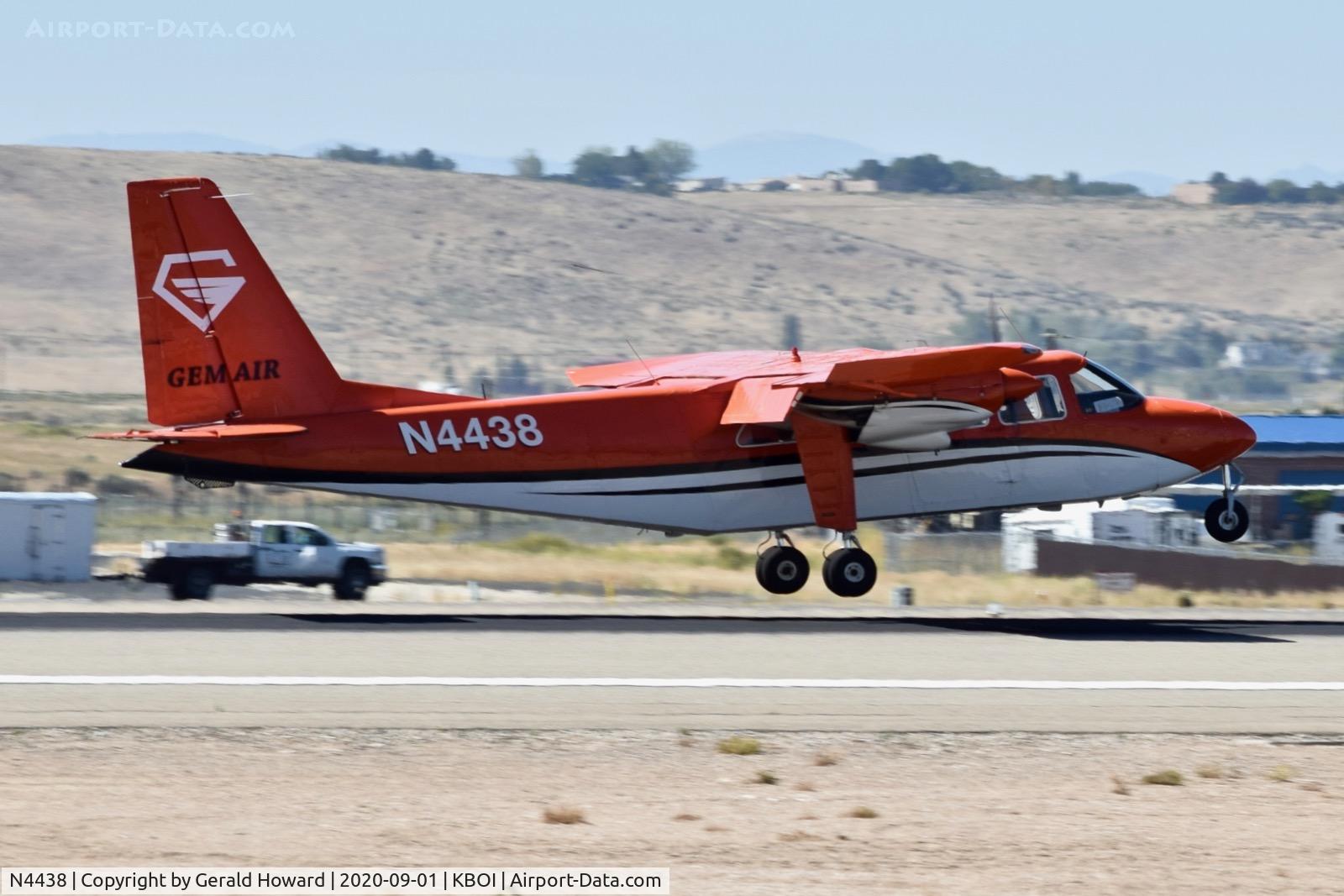 N4438, 1976 Britten-Norman BN-2A-20 Islander C/N 766, Landing 28R.