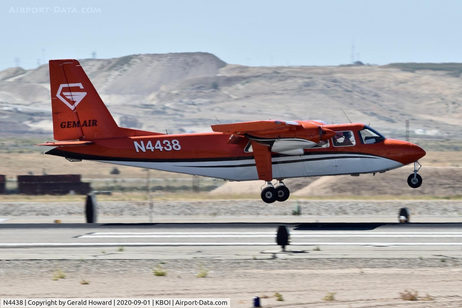 N4438, 1976 Britten-Norman BN-2A-20 Islander C/N 766, Landing 28R.