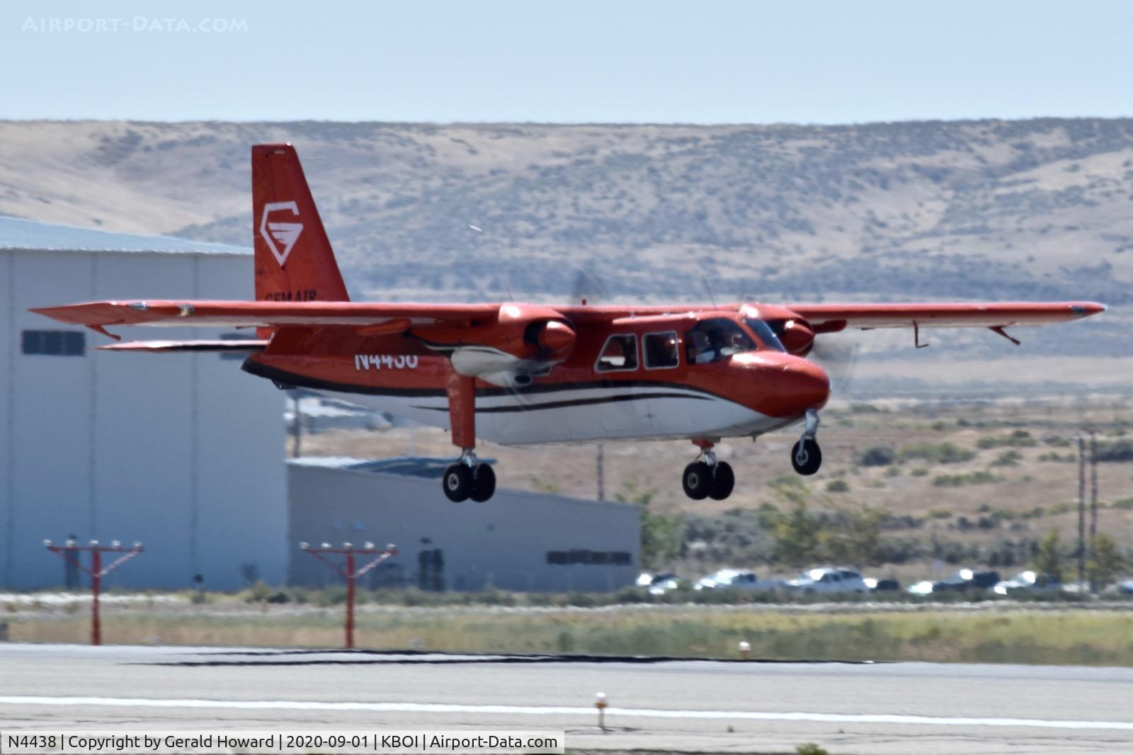 N4438, 1976 Britten-Norman BN-2A-20 Islander C/N 766, Landing 28R.