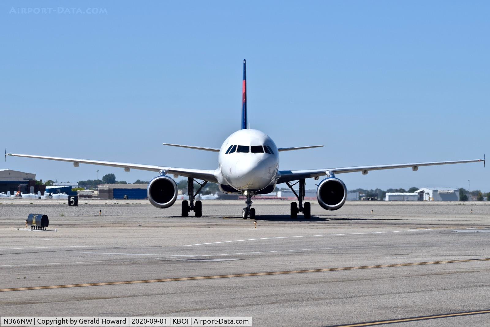 N366NW, 1999 Airbus A320-212 C/N 0981, Turning off Alpha.