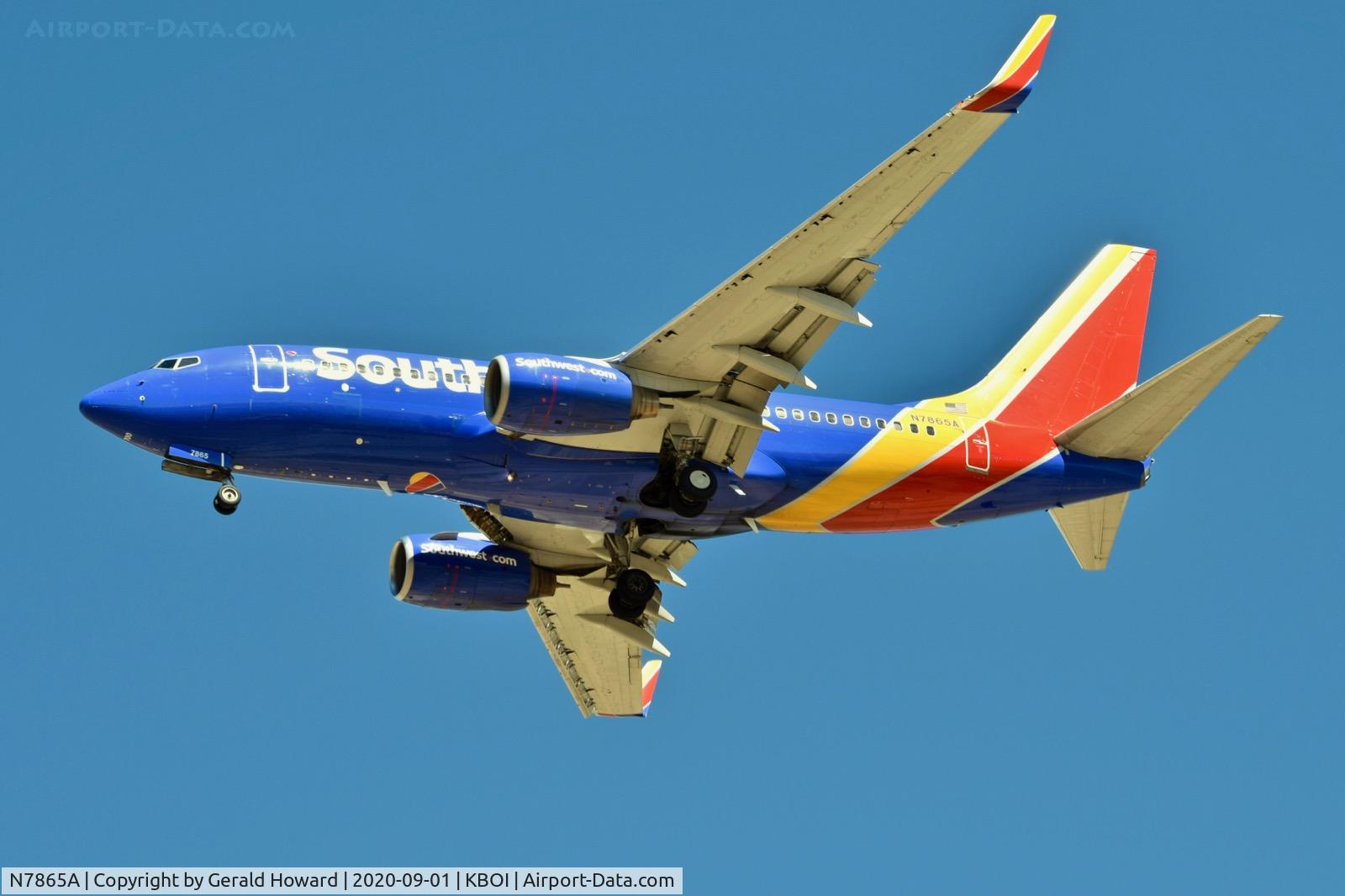N7865A, 2002 Boeing 737-7Q8 C/N 30647, Landing RWY 28R.