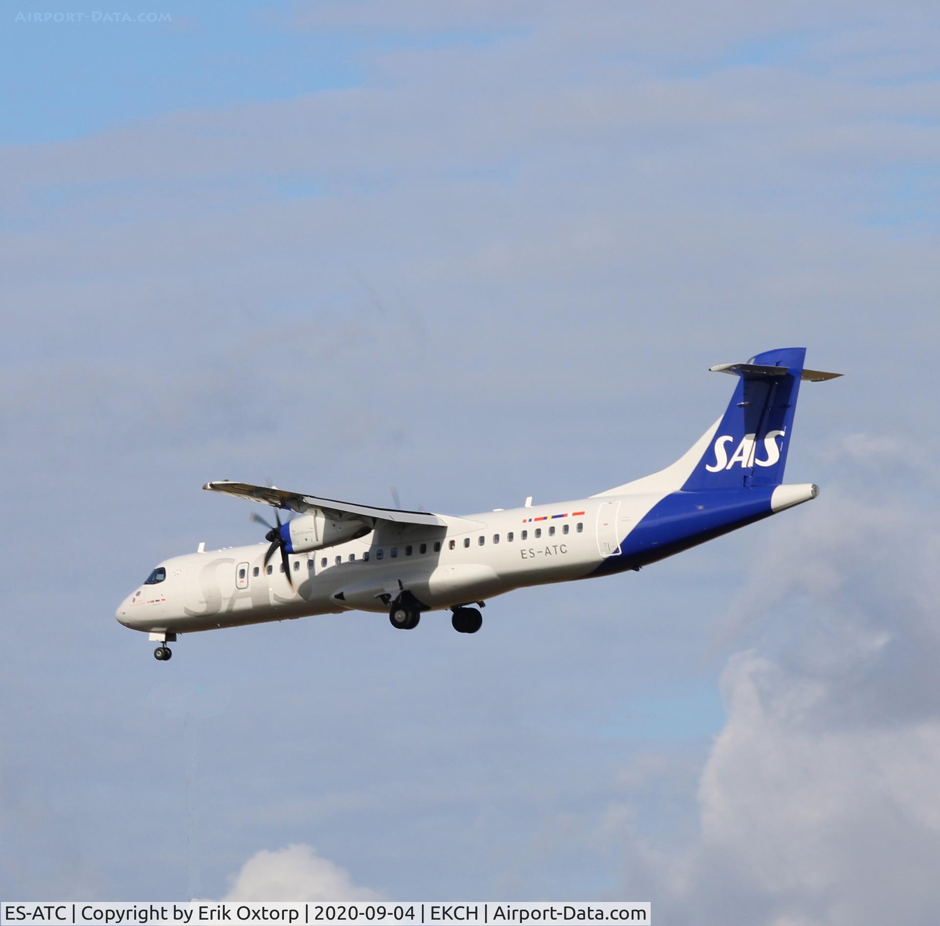 ES-ATC, 2014 ATR 72-212A C/N 1164, ES-ATC landing rw 22L.  Now in new SAS c/s