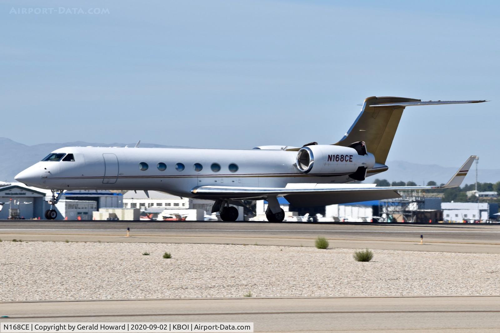 N168CE, 1999 Gulfstream Aerospace G-V C/N 568, Landing roll out.