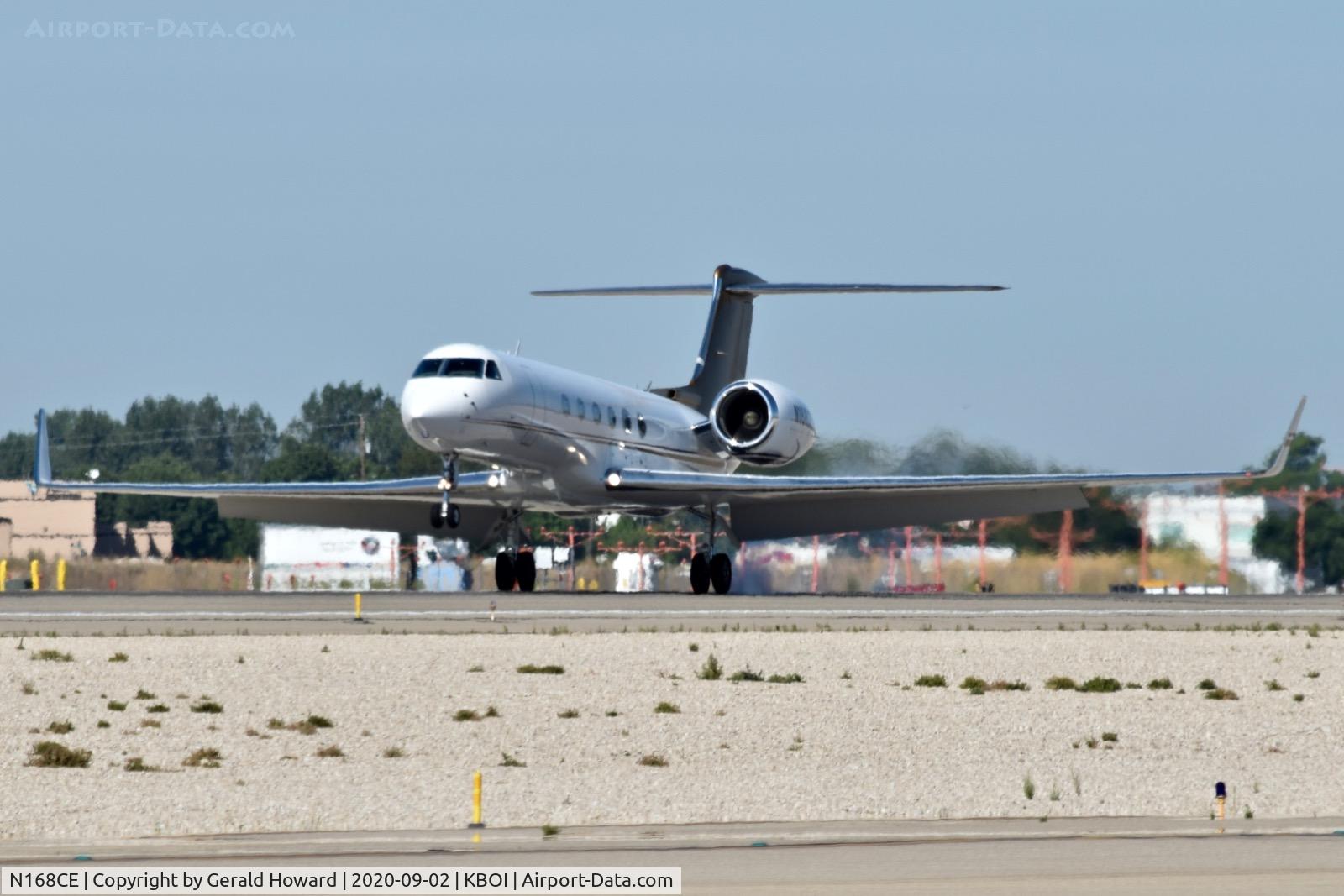 N168CE, 1999 Gulfstream Aerospace G-V C/N 568, Landing 10L.