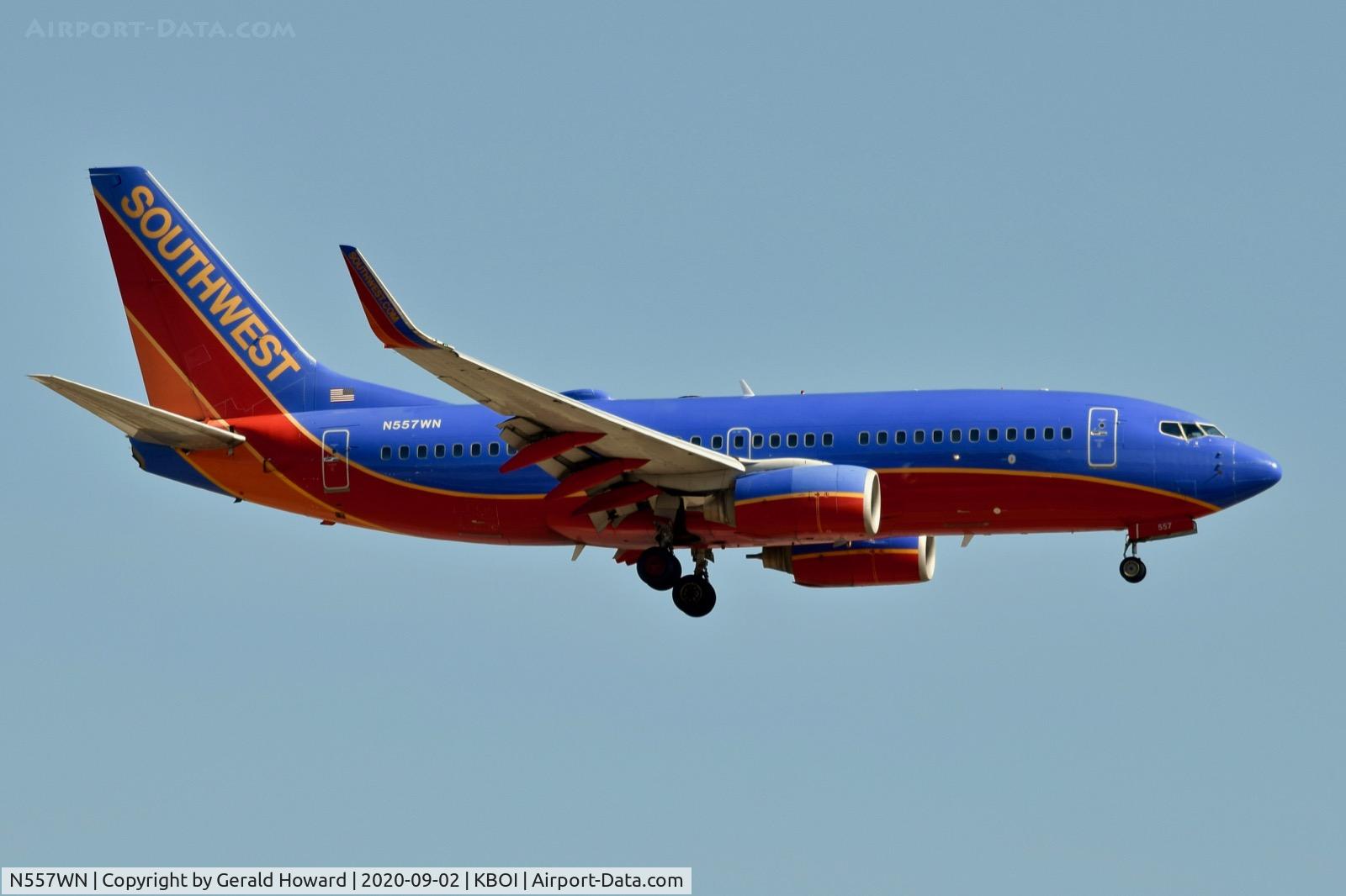 N557WN, 2000 Boeing 737-790 C/N 30166, Landing 10L.