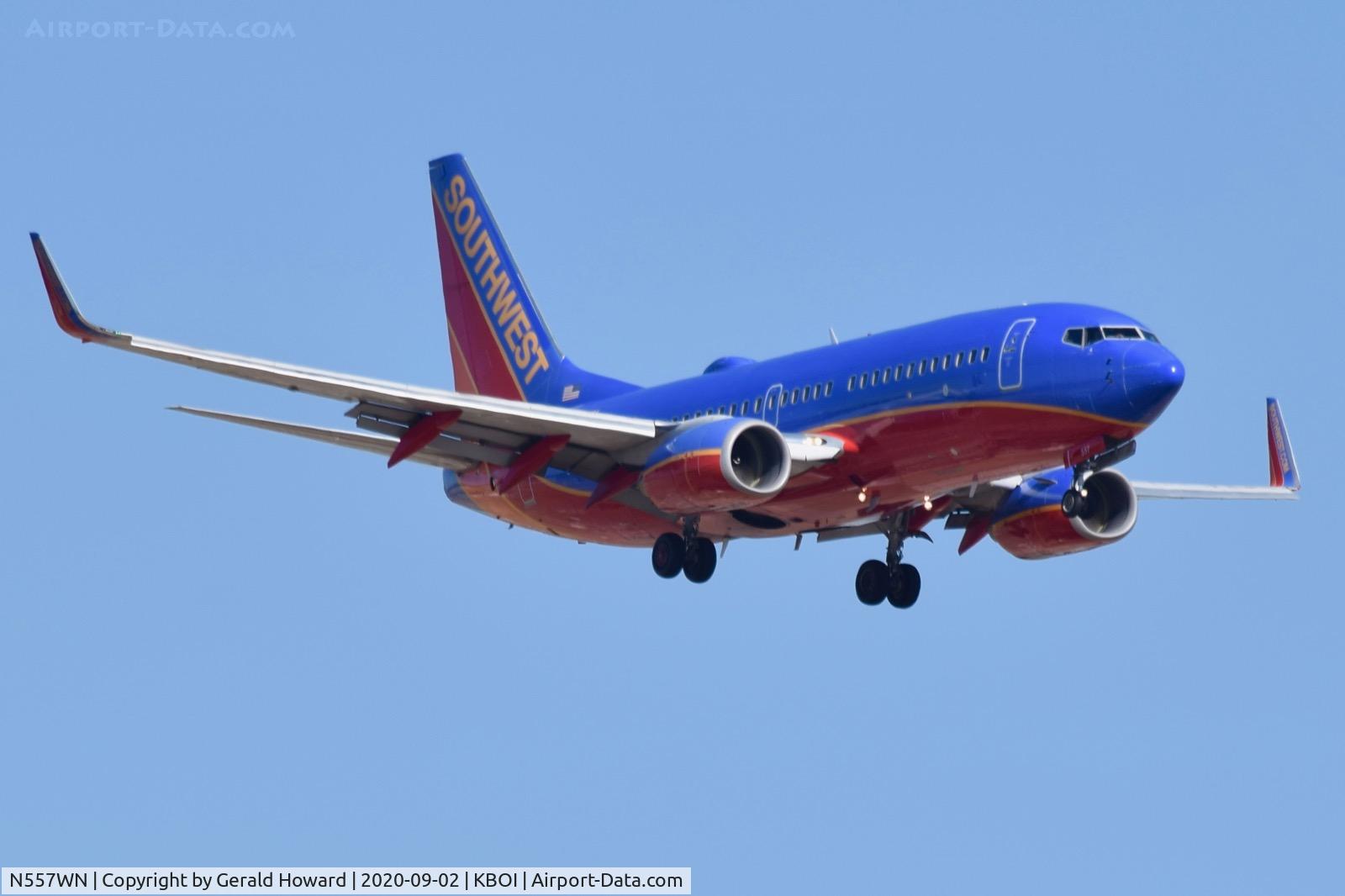 N557WN, 2000 Boeing 737-790 C/N 30166, Landing 10L.