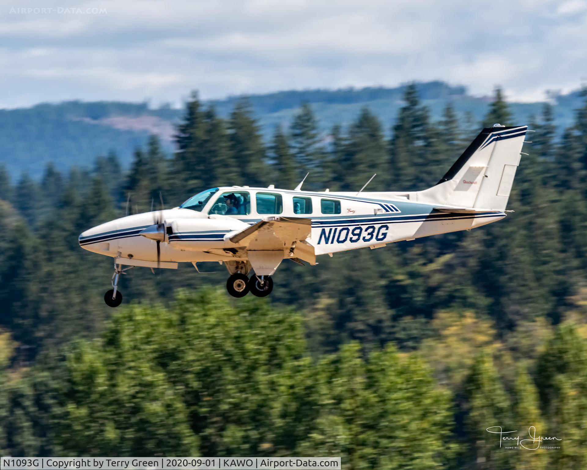 N1093G, 1996 Raytheon Aircraft Company 58 C/N TH-1793, KAWO