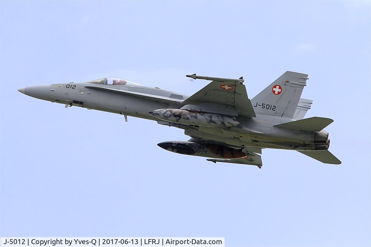 J-5012, McDonnell Douglas F/A-18C Hornet C/N 1352/SFC012, McDonnell Douglas FA-18C Hornet, Take off rwy 08, Landivisiau Naval Air Base (LFRJ) Tiger Meet 2017