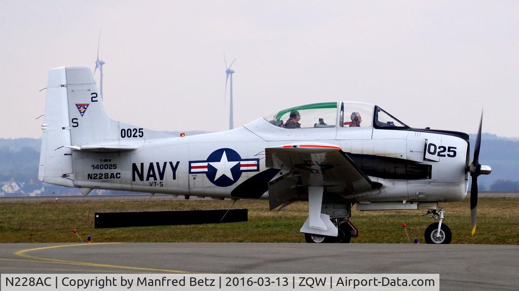 N228AC, 1954 North American T-28B Trojan C/N 219-24, Besucher