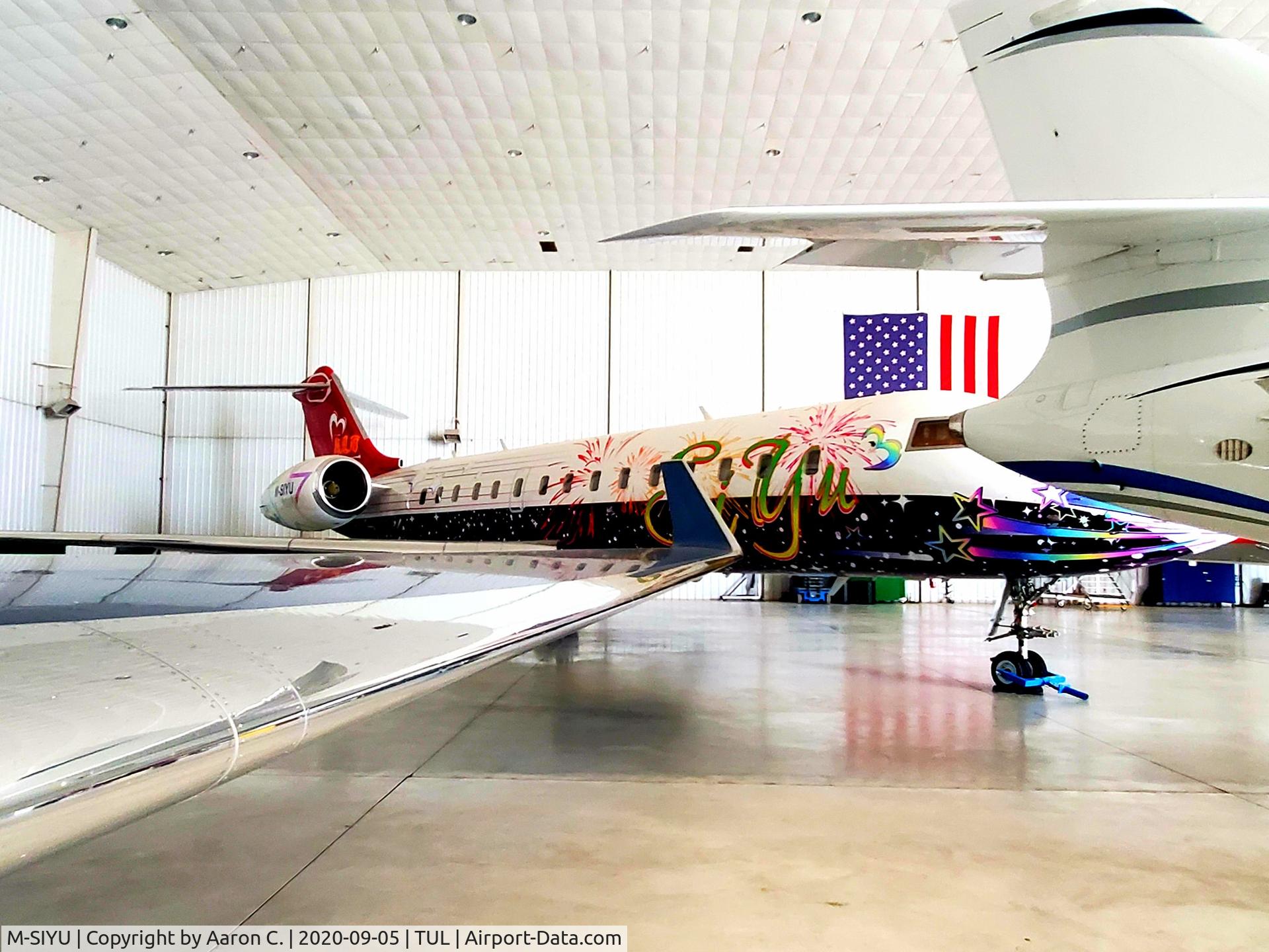 M-SIYU, 1999 Bombardier BD-700-1A10 Global Express C/N 9031, 1999 Bombardier BD-700-1A10 Global Express SiYu fireworks and stars livery