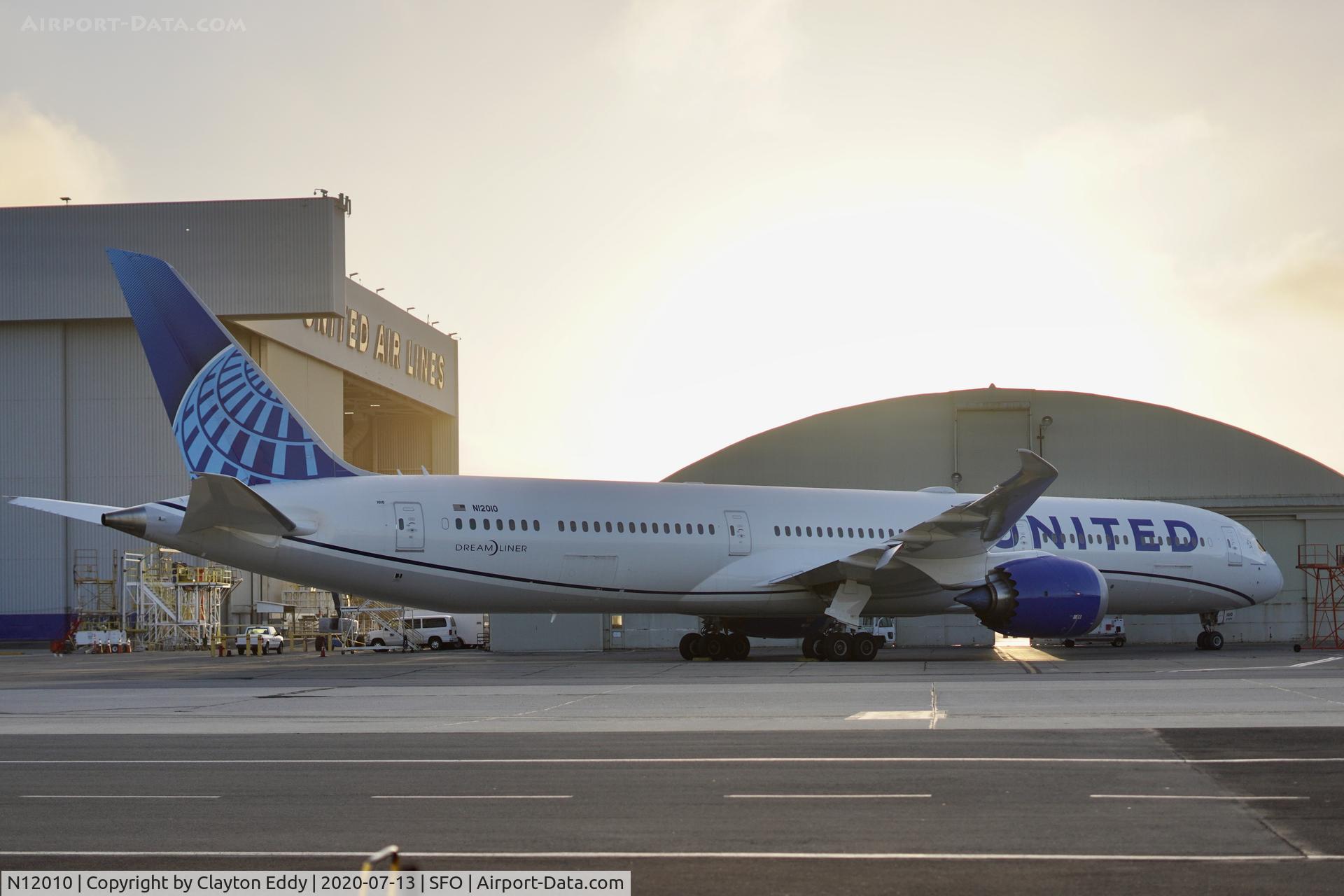 N12010, 2019 Boeing 787-10 Dreamliner C/N 40926, SFO 2020.