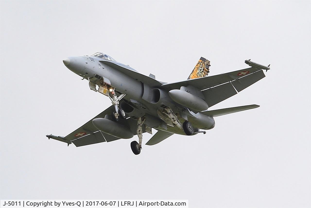 J-5011, McDonnell Douglas F/A-18C Hornet C/N 1351, McDonnell Douglas FA-18C Hornet, Short approach rwy 26, Landivisiau Naval Air Base (LFRJ) Tiger Meet 2017