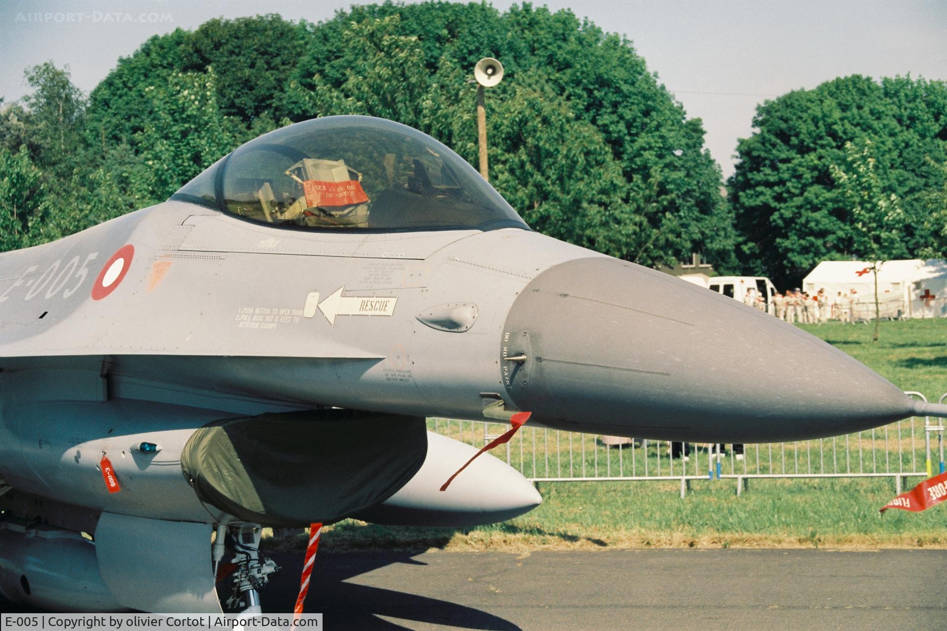 E-005, 1987 SABCA F-16AM Fighting Falcon C/N 6F-48, France in the 90's