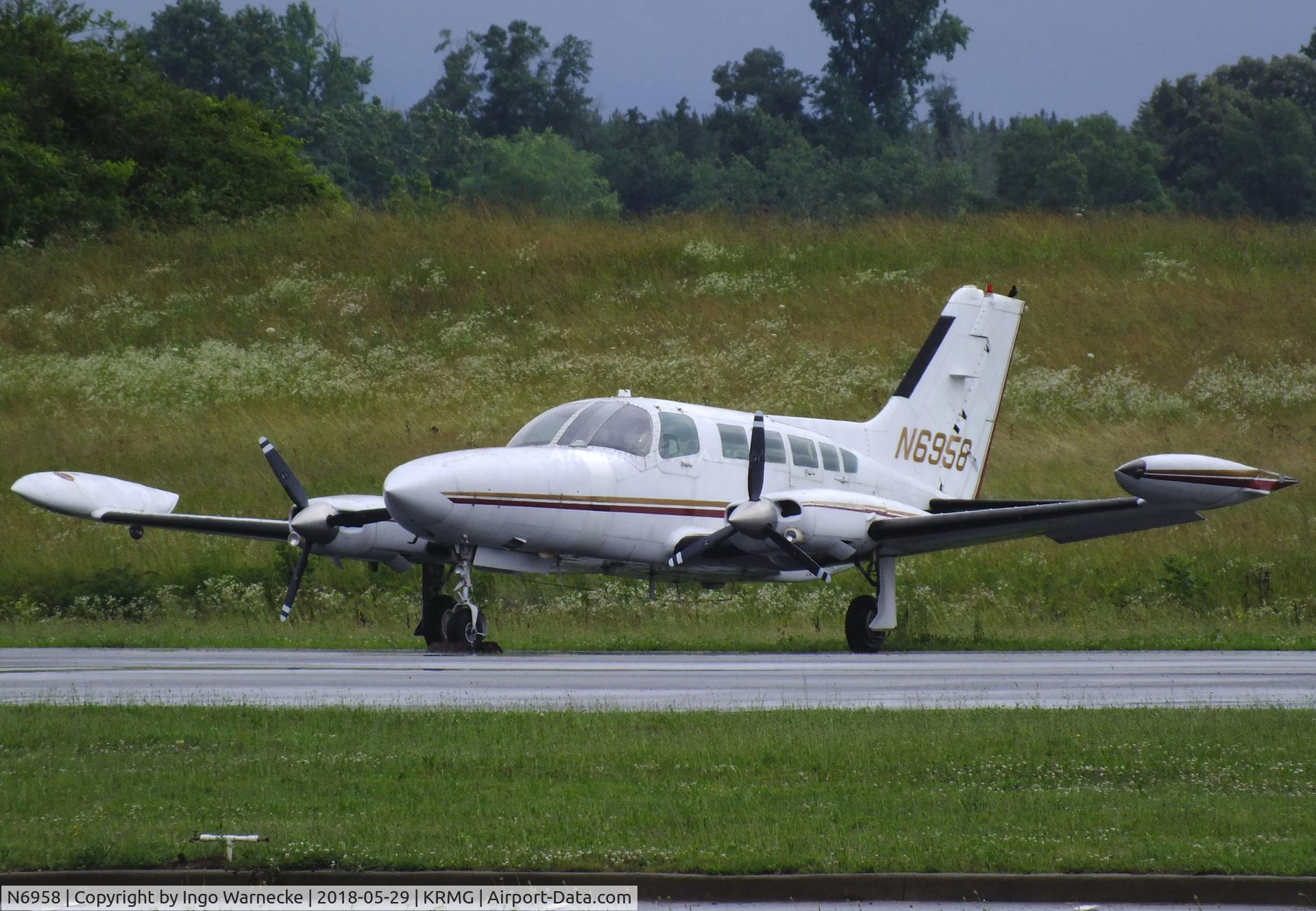 N6958, 1975 Cessna 402B Businessliner C/N 402B0855, Cessna 402B Businessliner at Richard B. Russell Airport, Rome GA