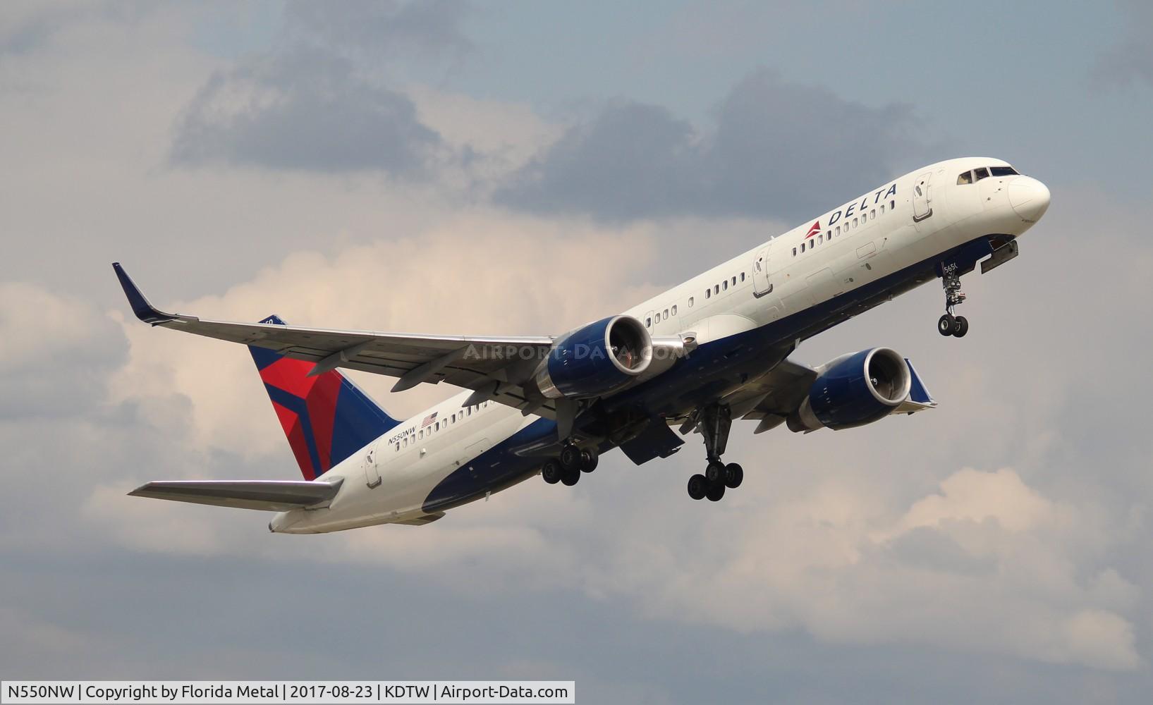 N550NW, 2001 Boeing 757-251 C/N 26497, DTW 2017
