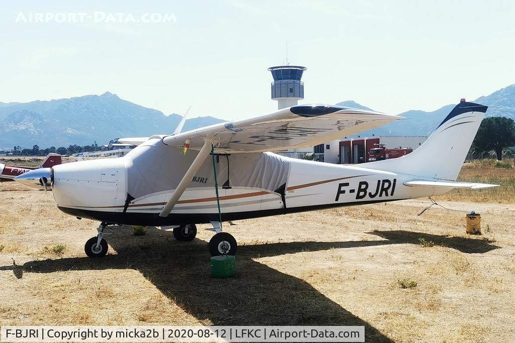 F-BJRI, Cessna 182D Skylane C/N 18253401, Parked