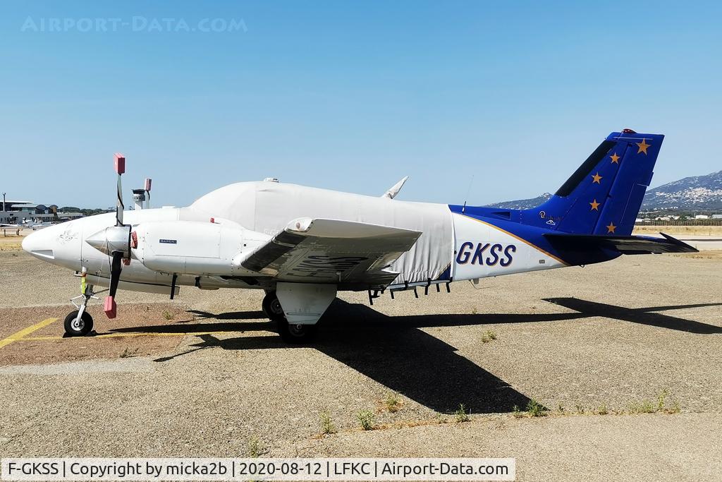 F-GKSS, 1971 Beech 58 Baron C/N TH-154, Parked