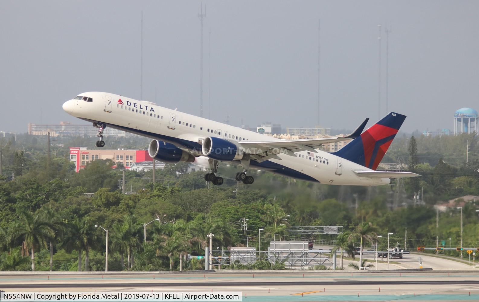 N554NW, 2001 Boeing 757-251 C/N 26501, FLL 2019