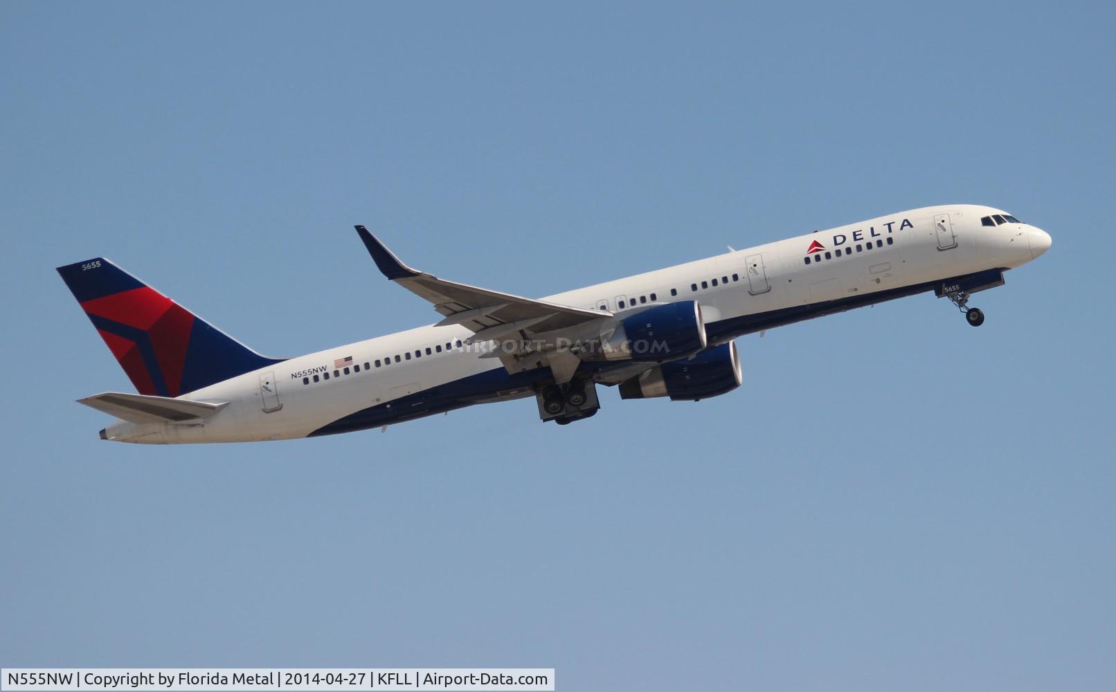 N555NW, 2002 Boeing 757-251 C/N 33391, FLL 2014