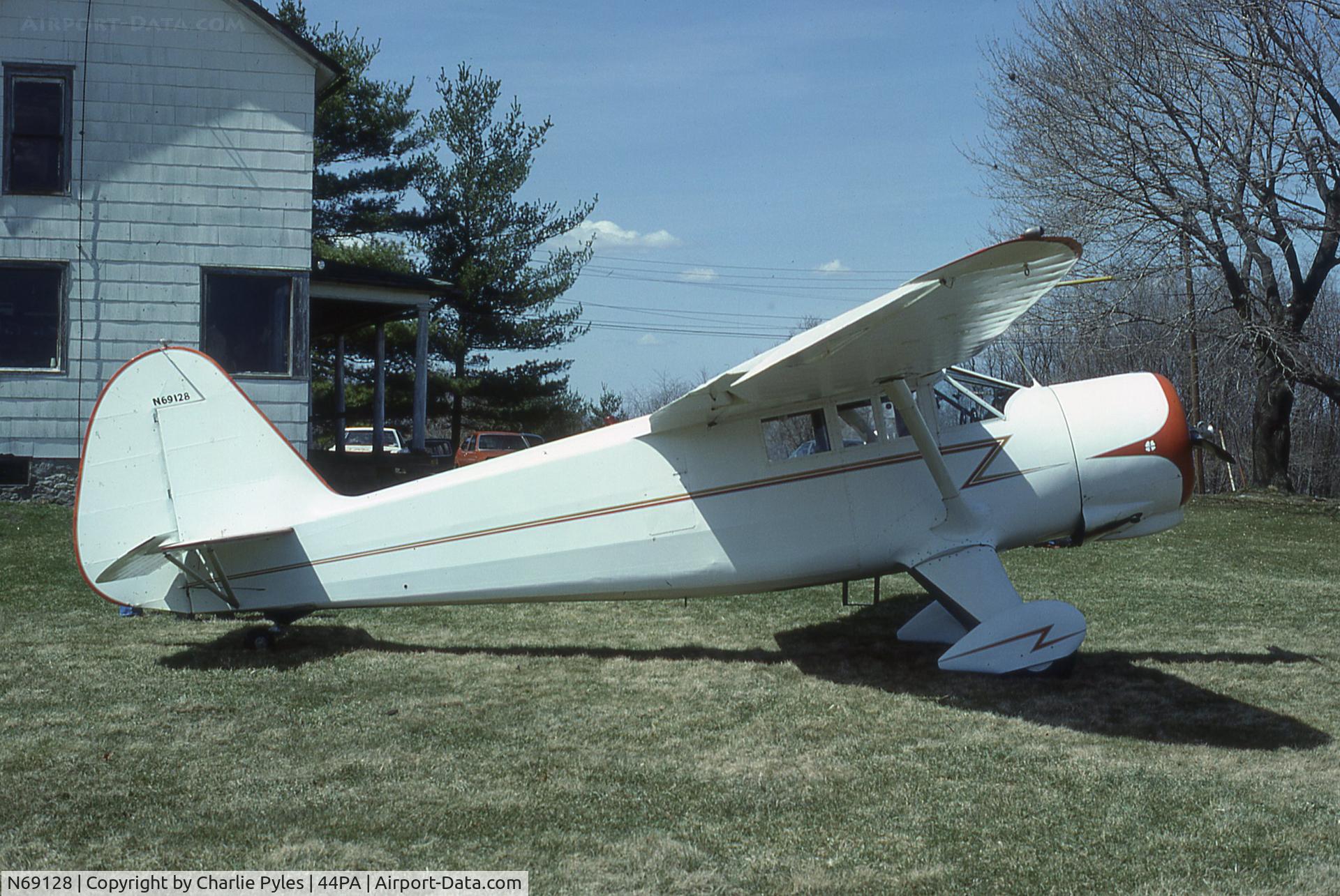 N69128, 1944 Stinson V77 Reliant C/N 77-480, I'm using Pennfield Farm as the location, but I don't remember for sure. I know it was a grass strip in the valley when we did the Air Mail Flyers Fly-In in 1984. If you recognize the building, please let me know.