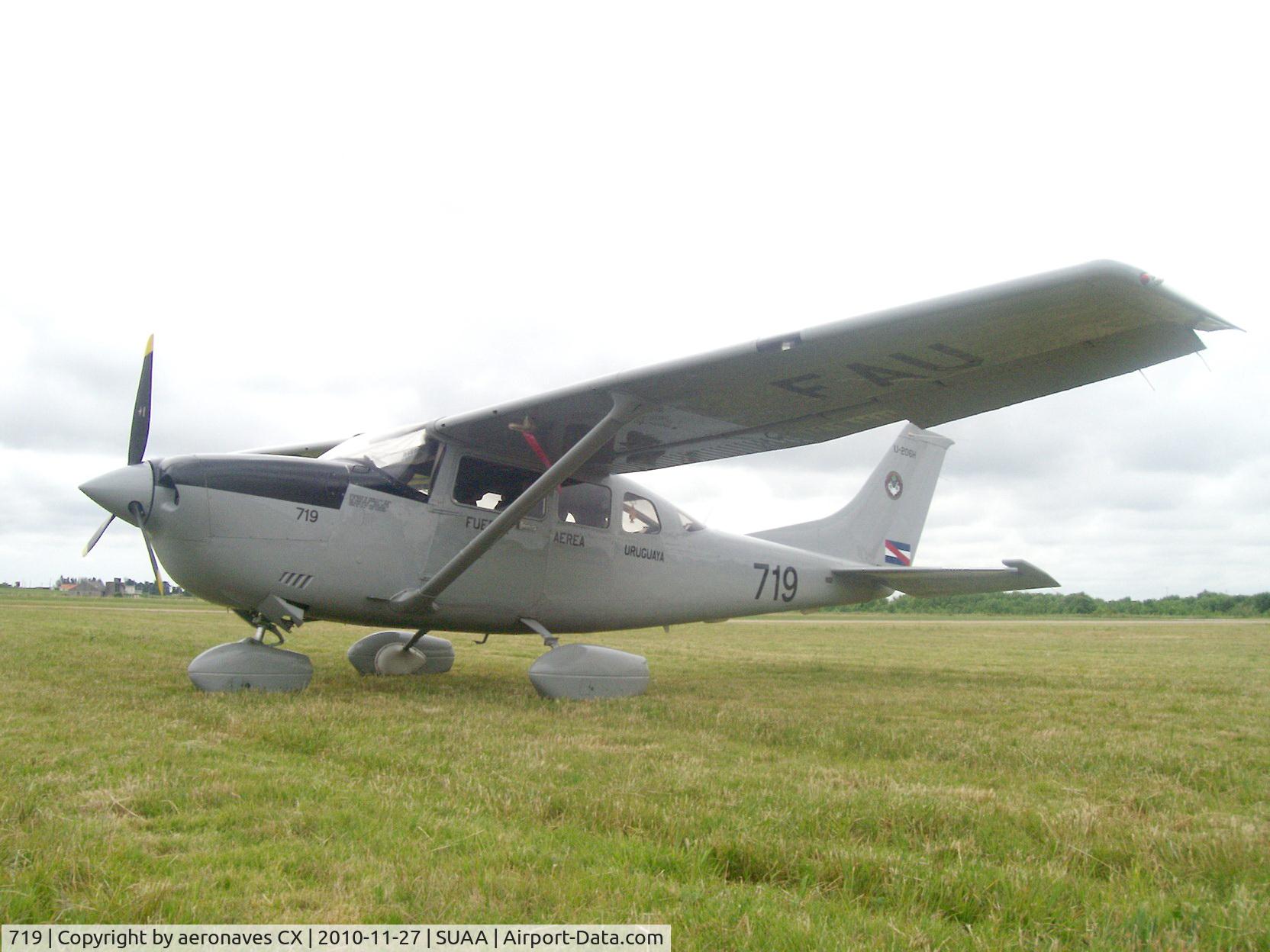 719, Cessna U206H Stationair C/N U206H-08012, Aeropuerto Int. Ángel S. Adami - 27 Nov. 2010.