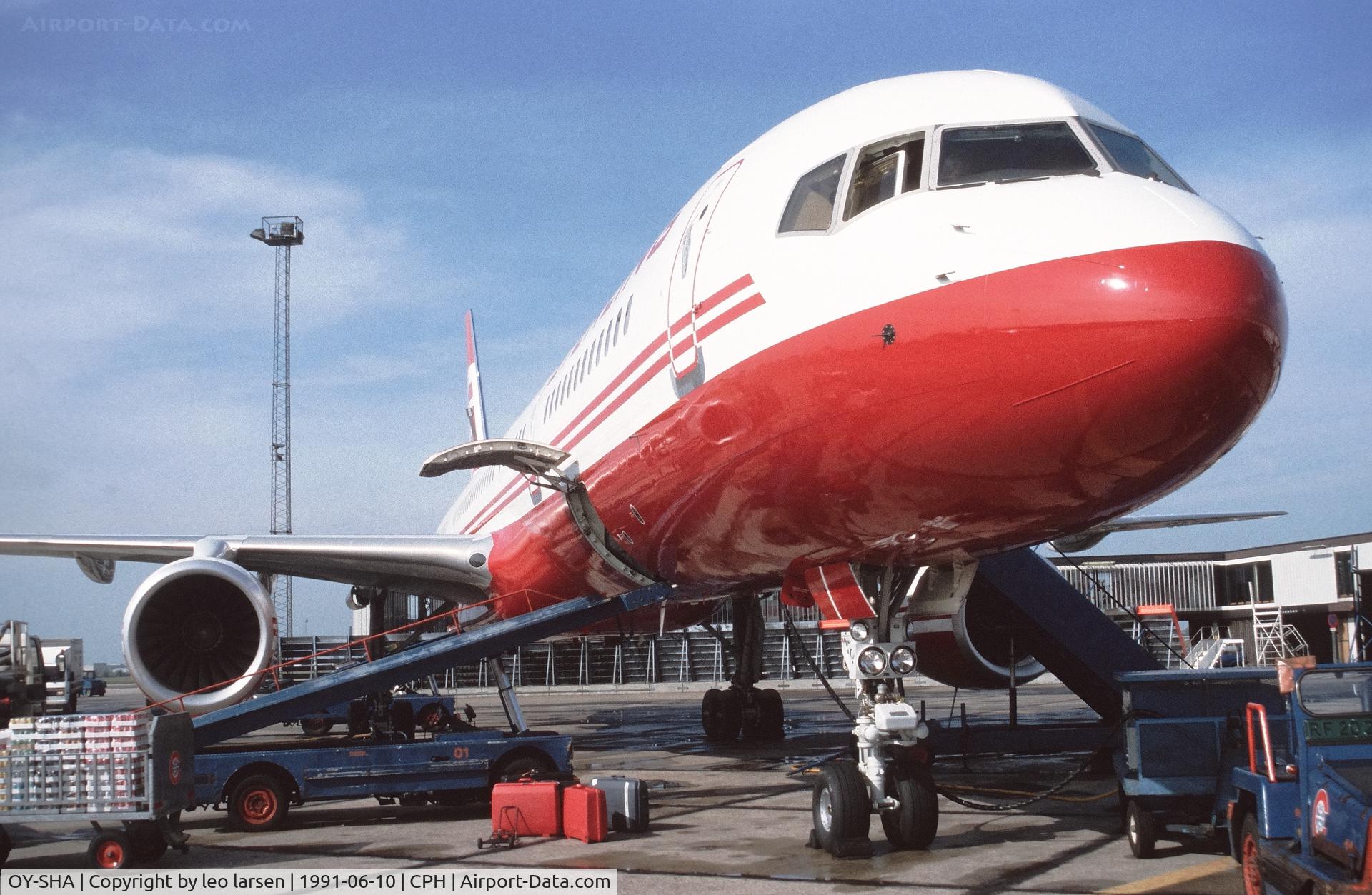 OY-SHA, 1991 Boeing 757-2J4 C/N 25155, Copenhagen 10.6.1991 on first revenue flight