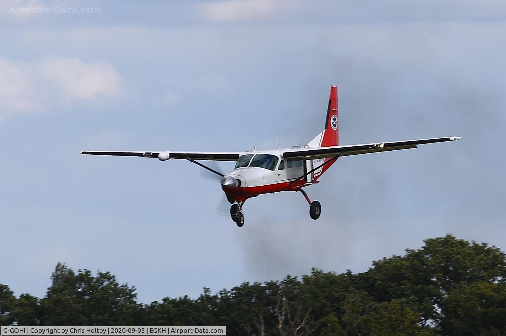 G-GOHI, 1985 Cessna 208 Caravan I C/N 20800040, Coming in to land at Headcorn