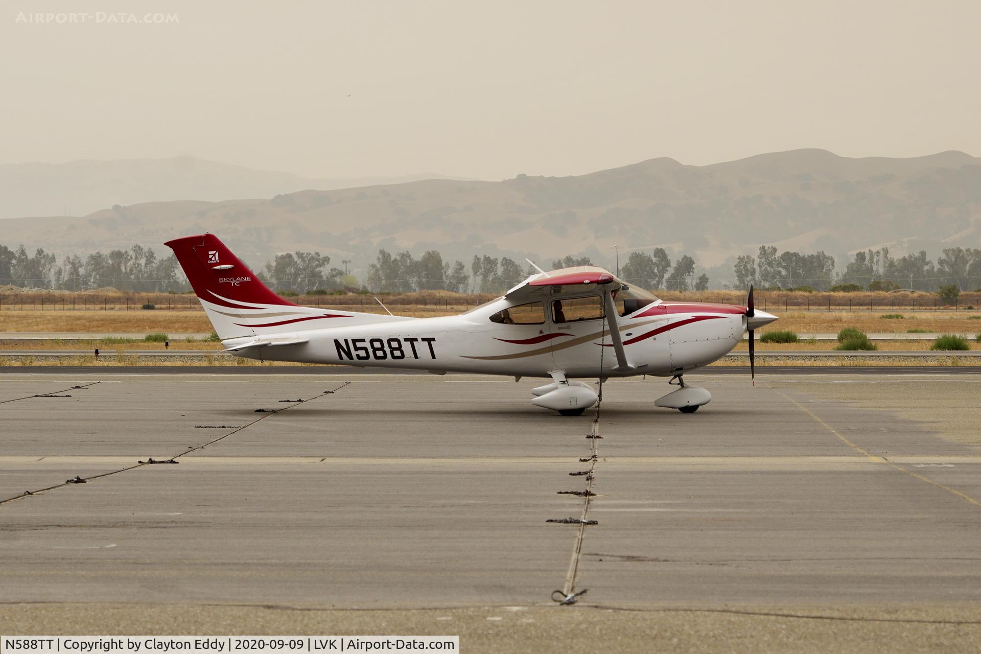 N588TT, 2008 Cessna T182T Skylane TC Turbo Skylane C/N T182-08881, Smokey day. Livermore airport California 2020.