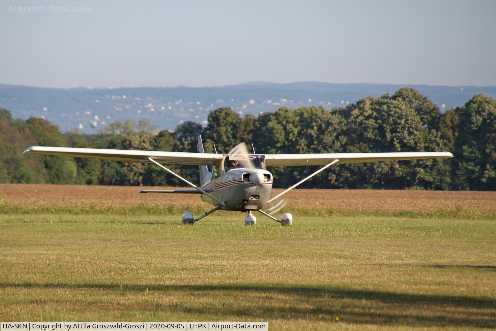 HA-SKN, 1977 Cessna R172K Hawk XP C/N R1722402, LHPK - Papkutapuszta Airfield, Hungary