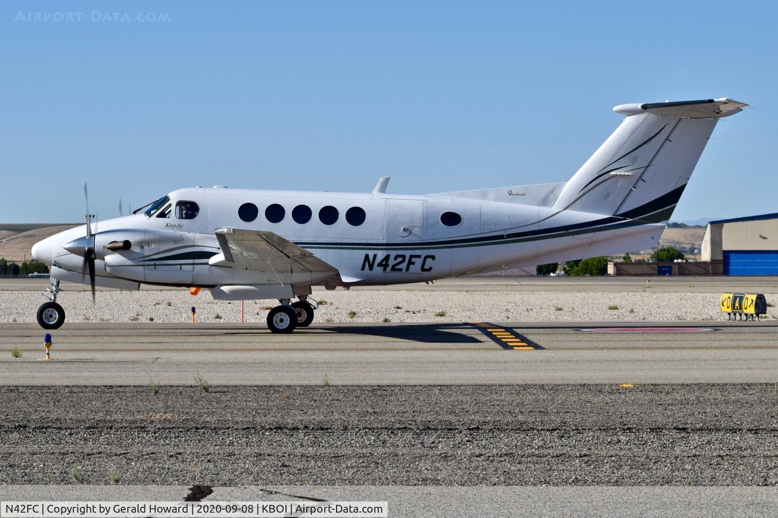 N42FC, 1996 Raytheon B200 King Air C/N BB-1553, Taxiing on Alpha.