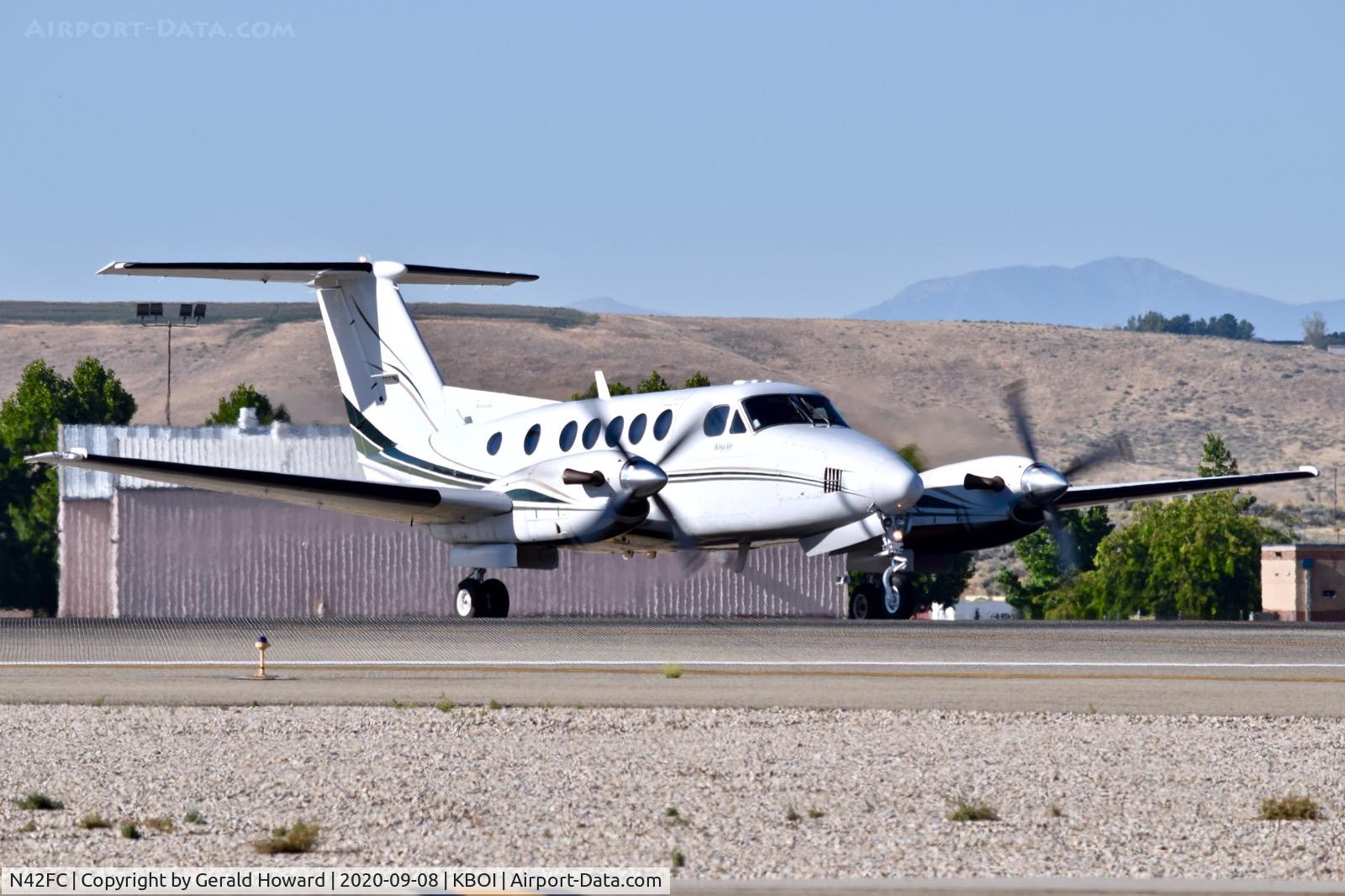 N42FC, 1996 Raytheon B200 King Air C/N BB-1553, Taxiing off 10L.