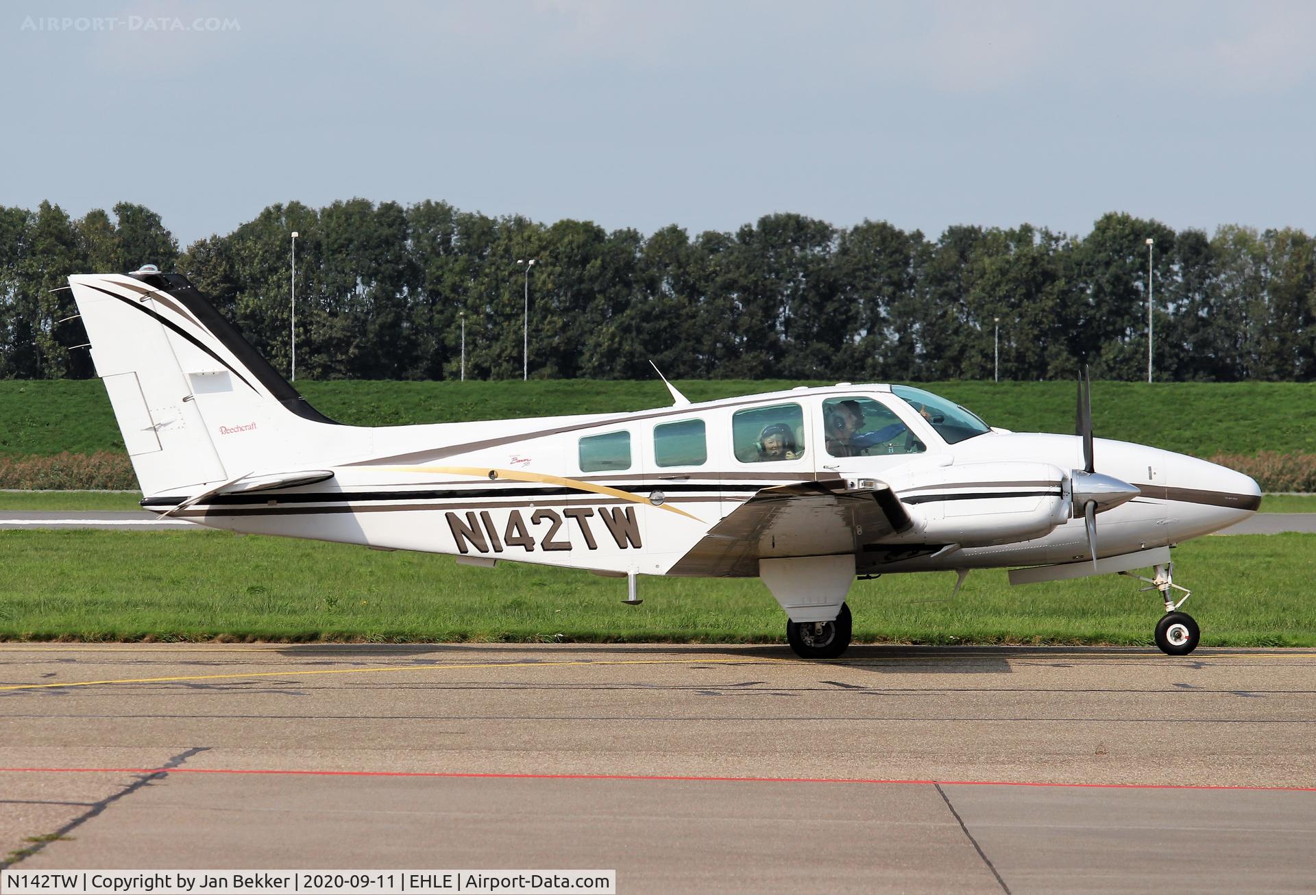 N142TW, 1998 Raytheon Aircraft Company 58 C/N TH-1841, Lelystad Airport