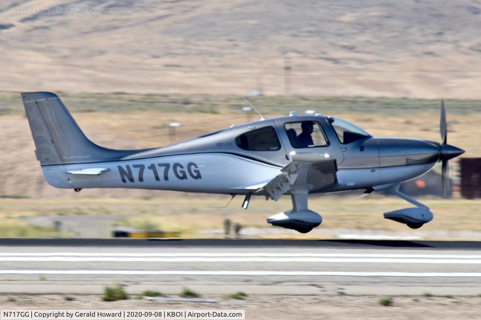 N717GG, Cirrus SR22T C/N 1817, Take off from 28R.