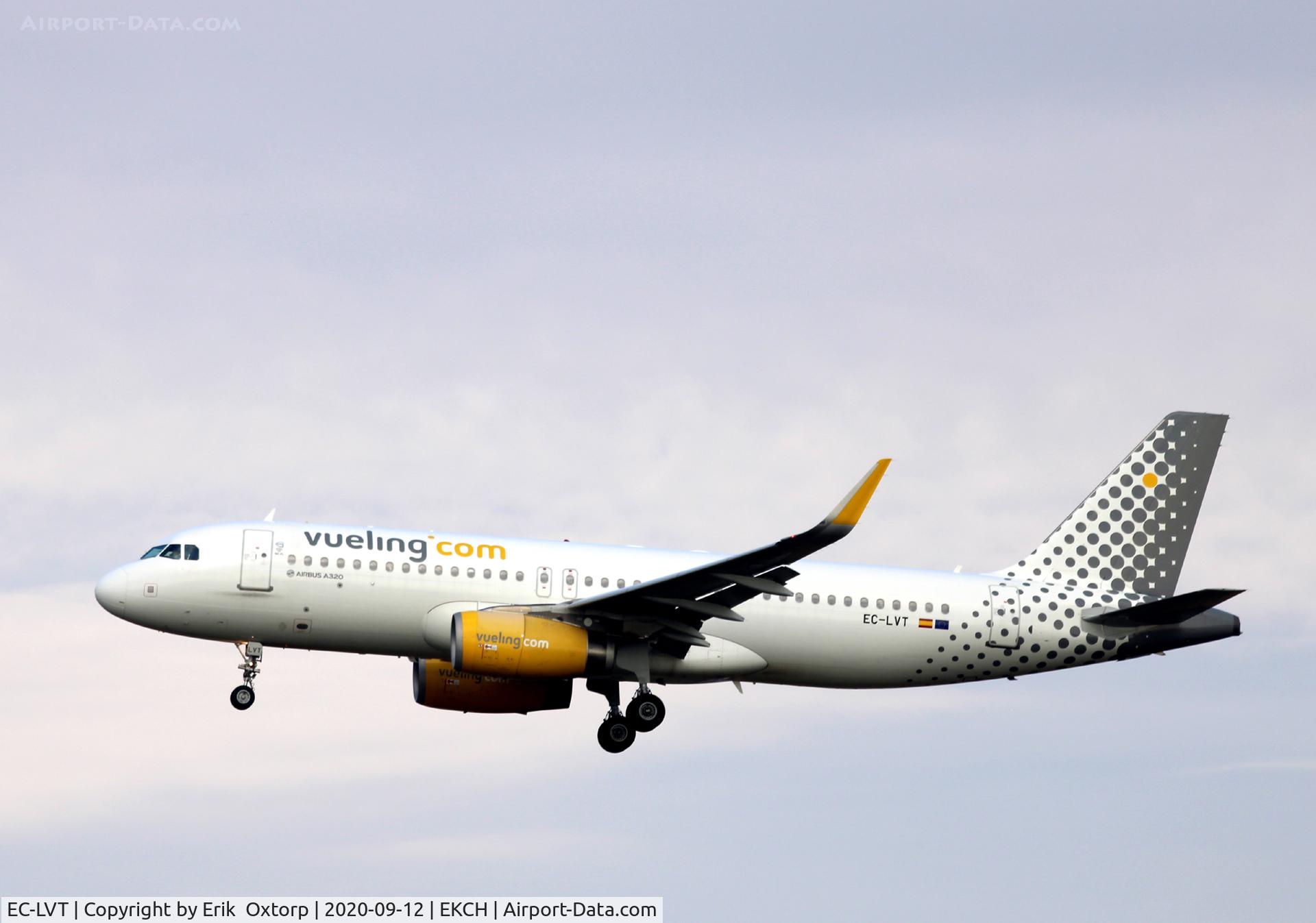 EC-LVT, 2013 Airbus A320-232 C/N 5612, EC-LVT landing rw 22L