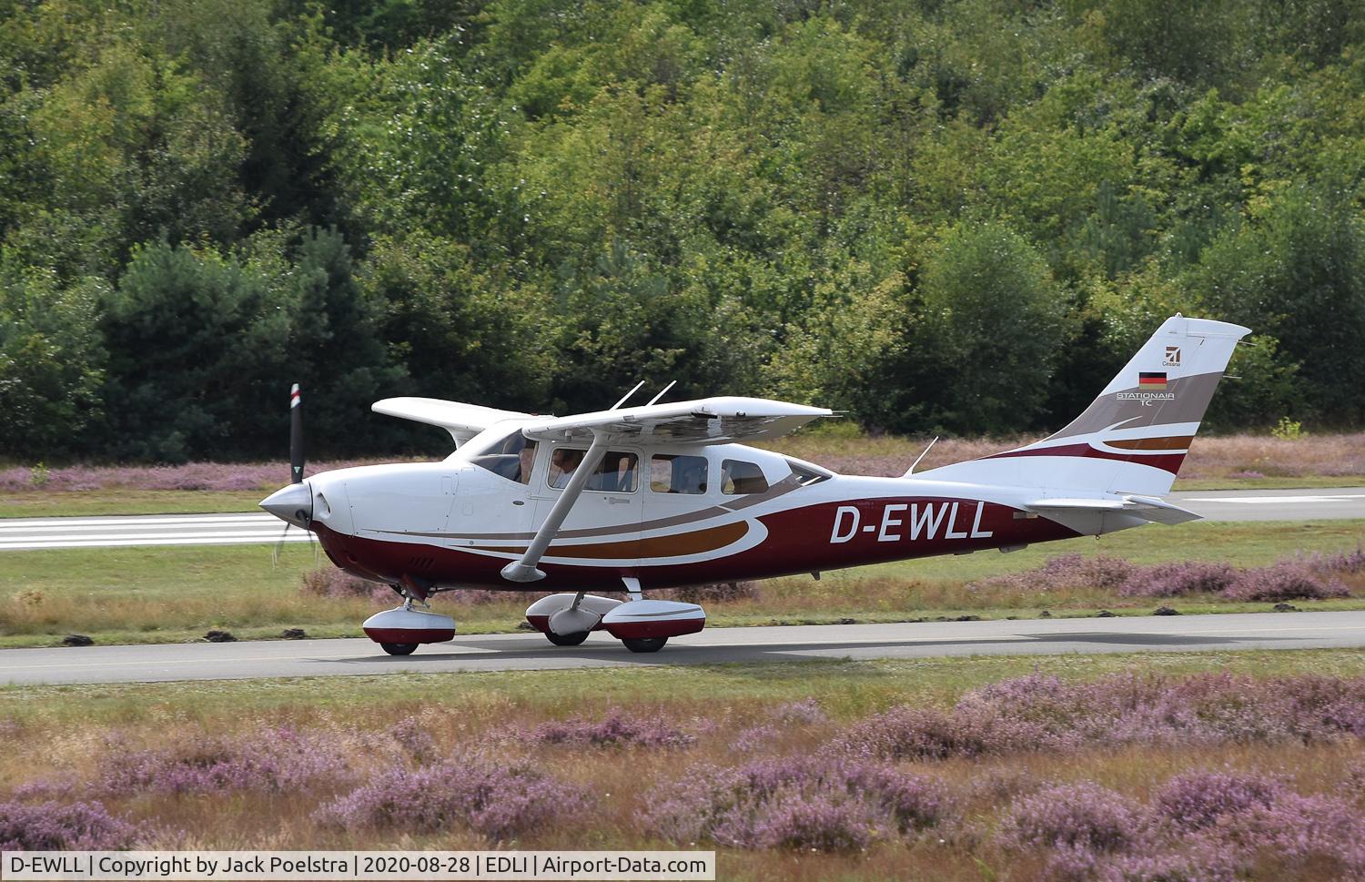 D-EWLL, 2008 Cessna T206H Turbo Stationair C/N T206-08897, Taxiing at Bielefeld airport