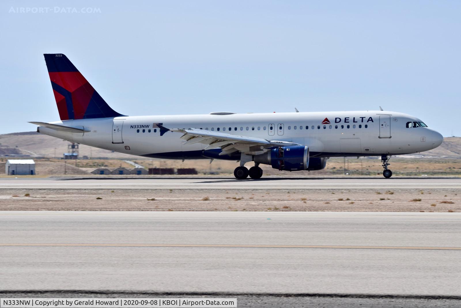 N333NW, 1992 Airbus A320-211 C/N 329, Landing run out on 28R.