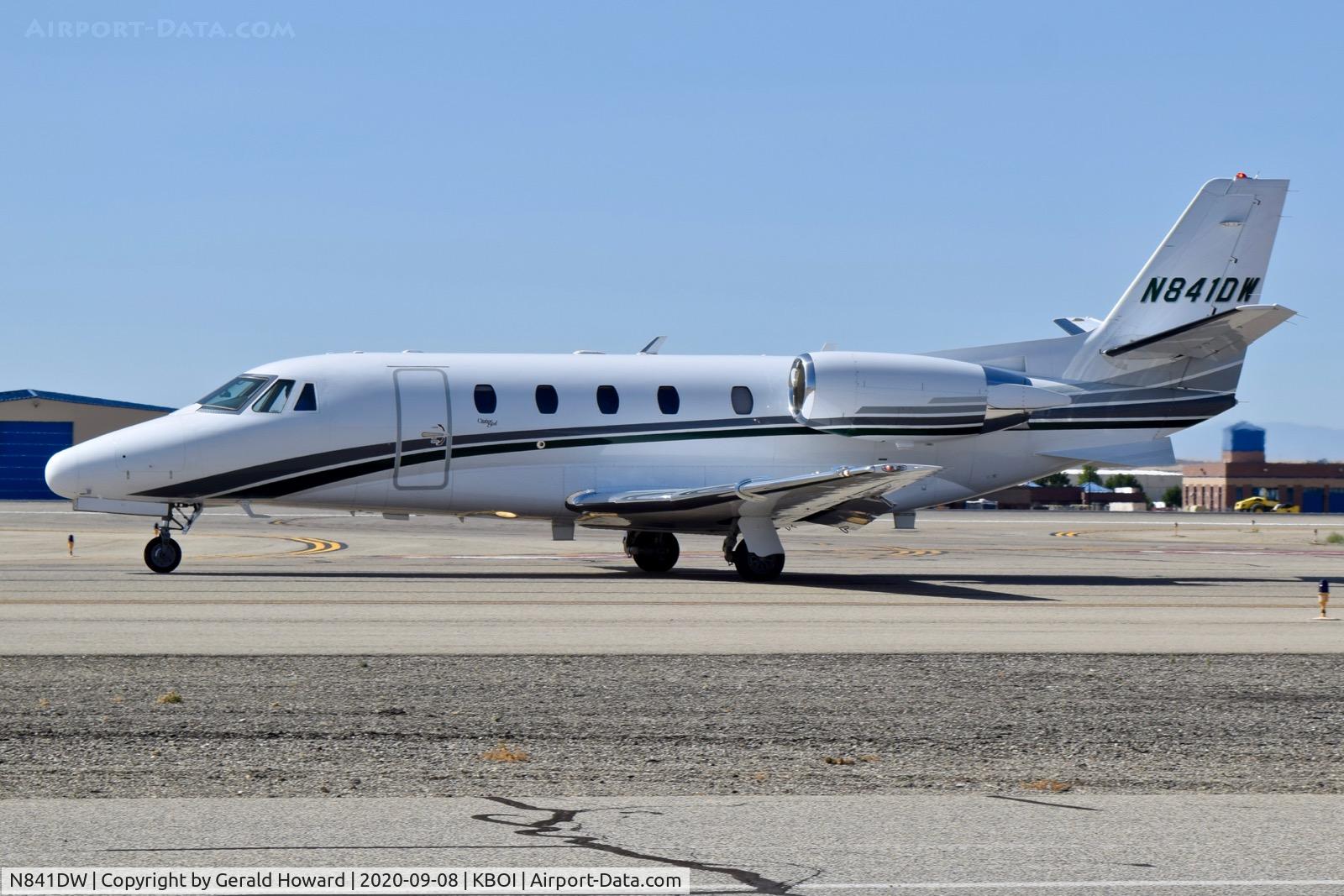 N841DW, 2001 Cessna 560XL C/N 560-5177, Taxiing on Alpha.