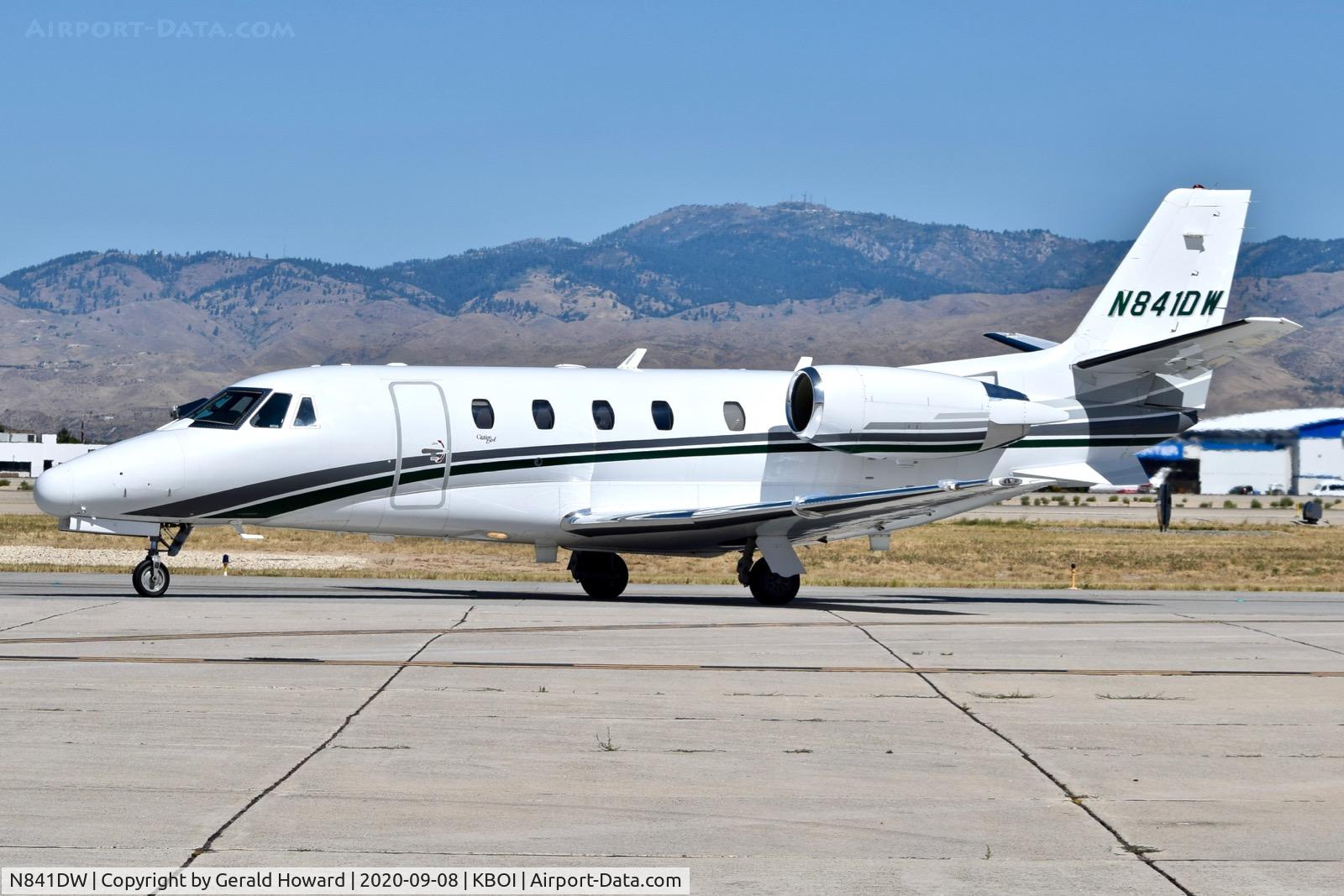 N841DW, 2001 Cessna 560XL C/N 560-5177, Turning off Bravo.