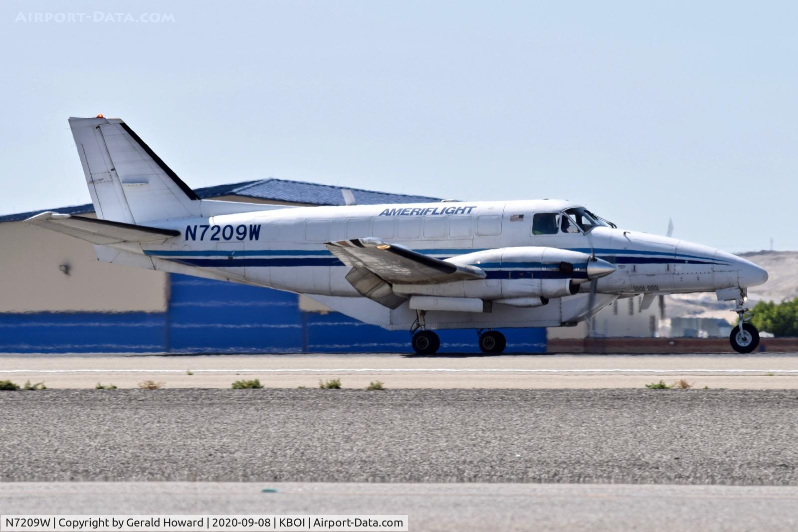 N7209W, 1984 Beech C99 Airliner C/N U-224, Landing 28R.