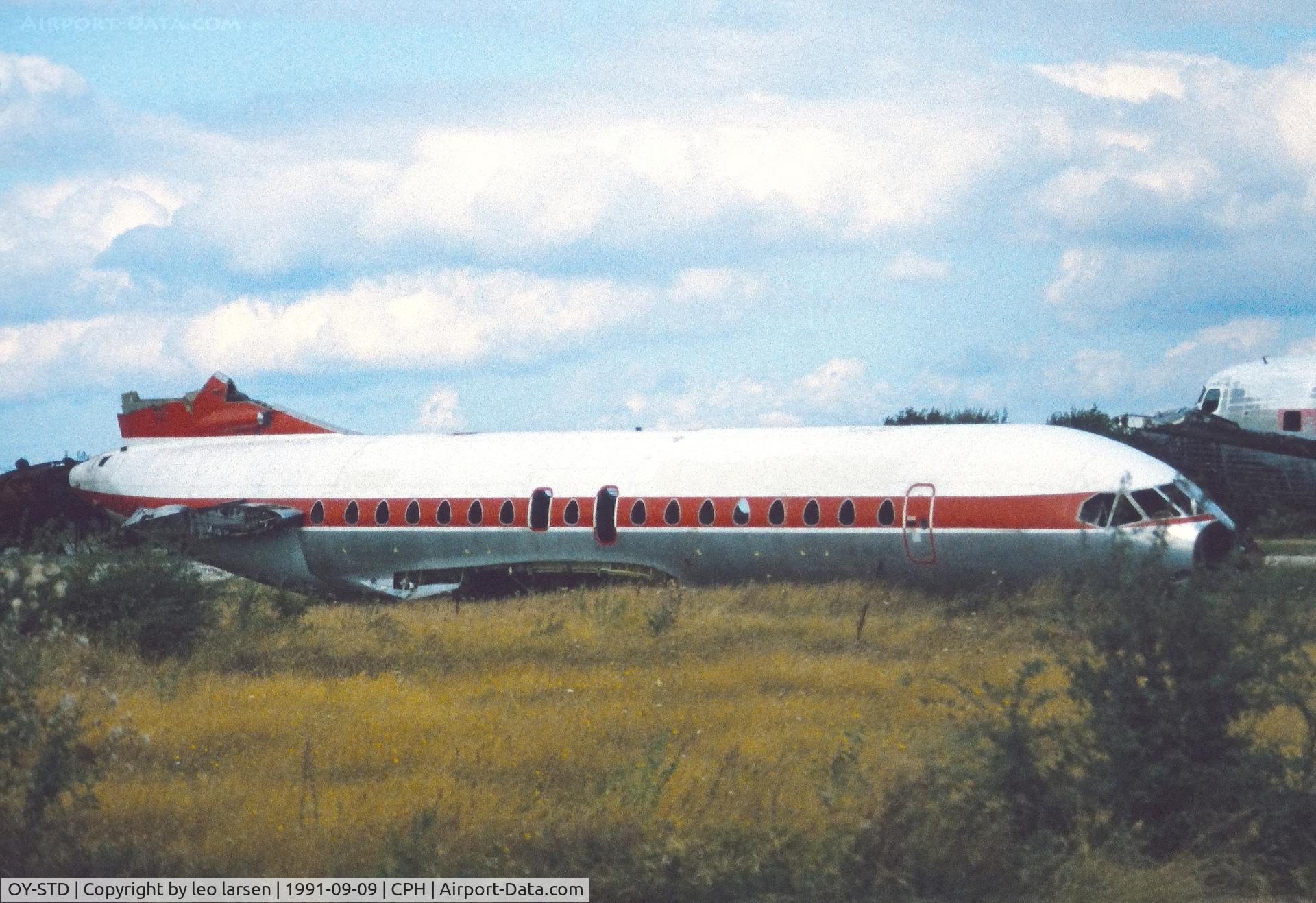 OY-STD, 1968 Sud Aviation SE-210 Caravelle 10B3 Super B C/N 238, Copenhagen 9.9.1991 in use for fire practice