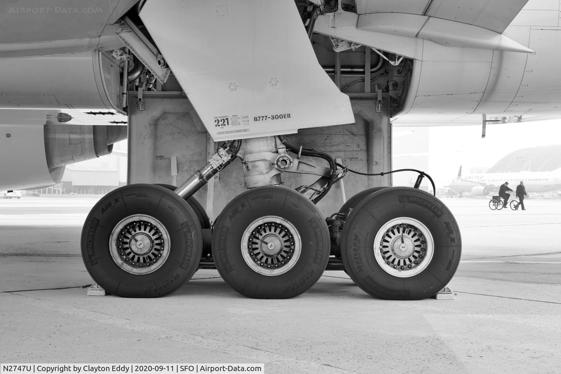 N2747U, 2018 Boeing 777-322/ER C/N 64991, Smokey day.SFO 2020.
