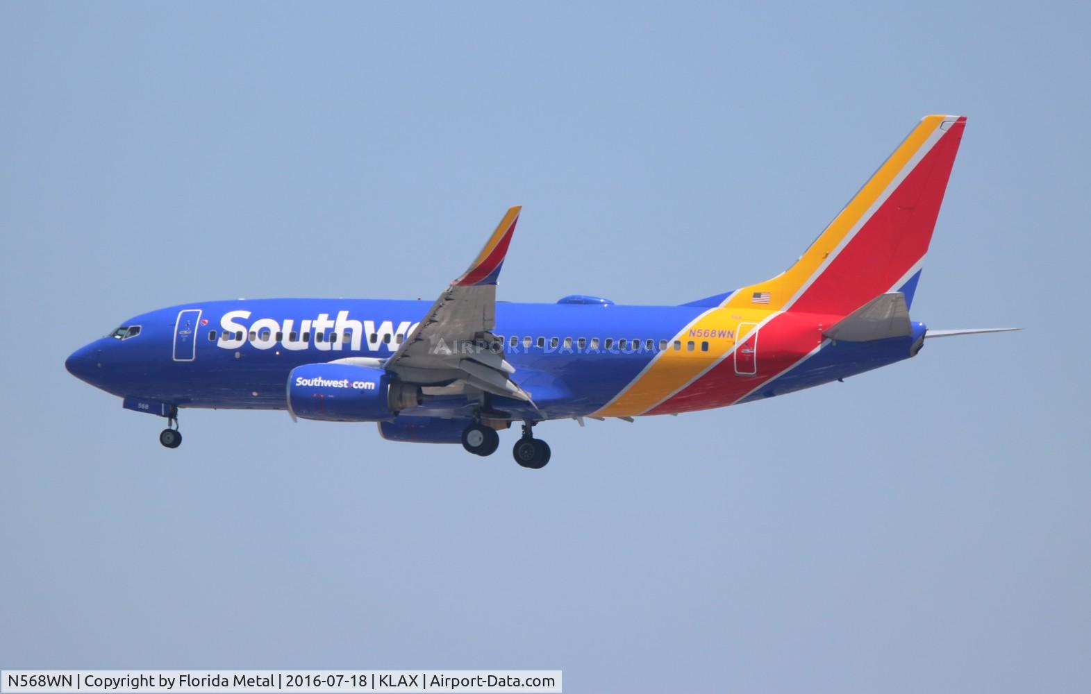 N568WN, 2001 Boeing 737-76N C/N 32583, LAX 2016